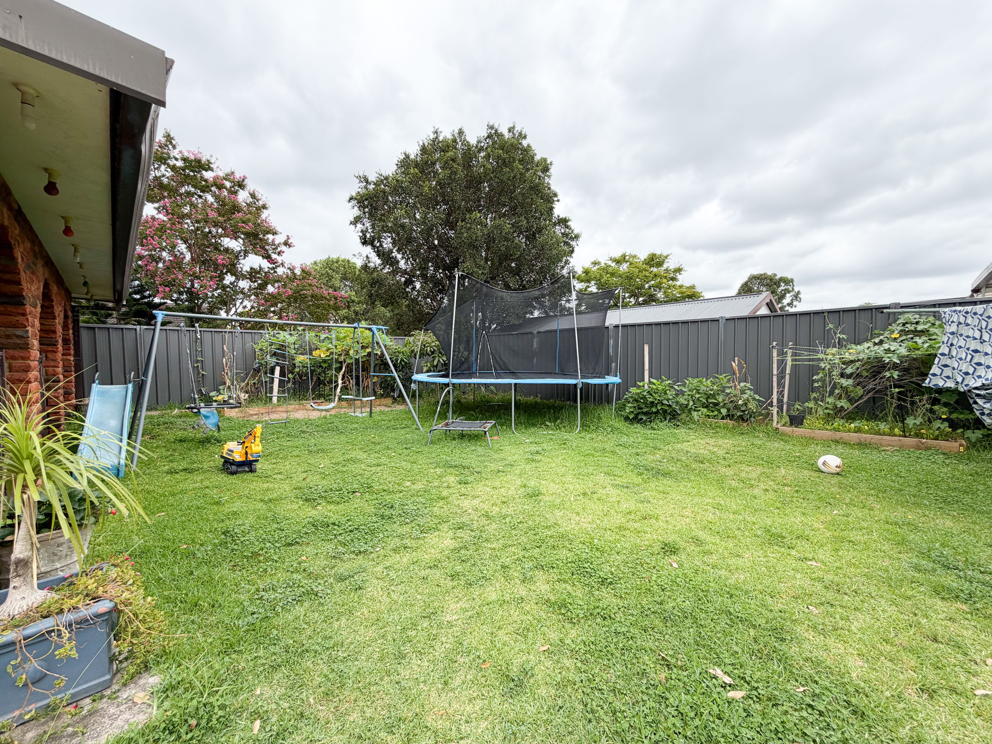 8 Dan Crescent, Colyton, NSW