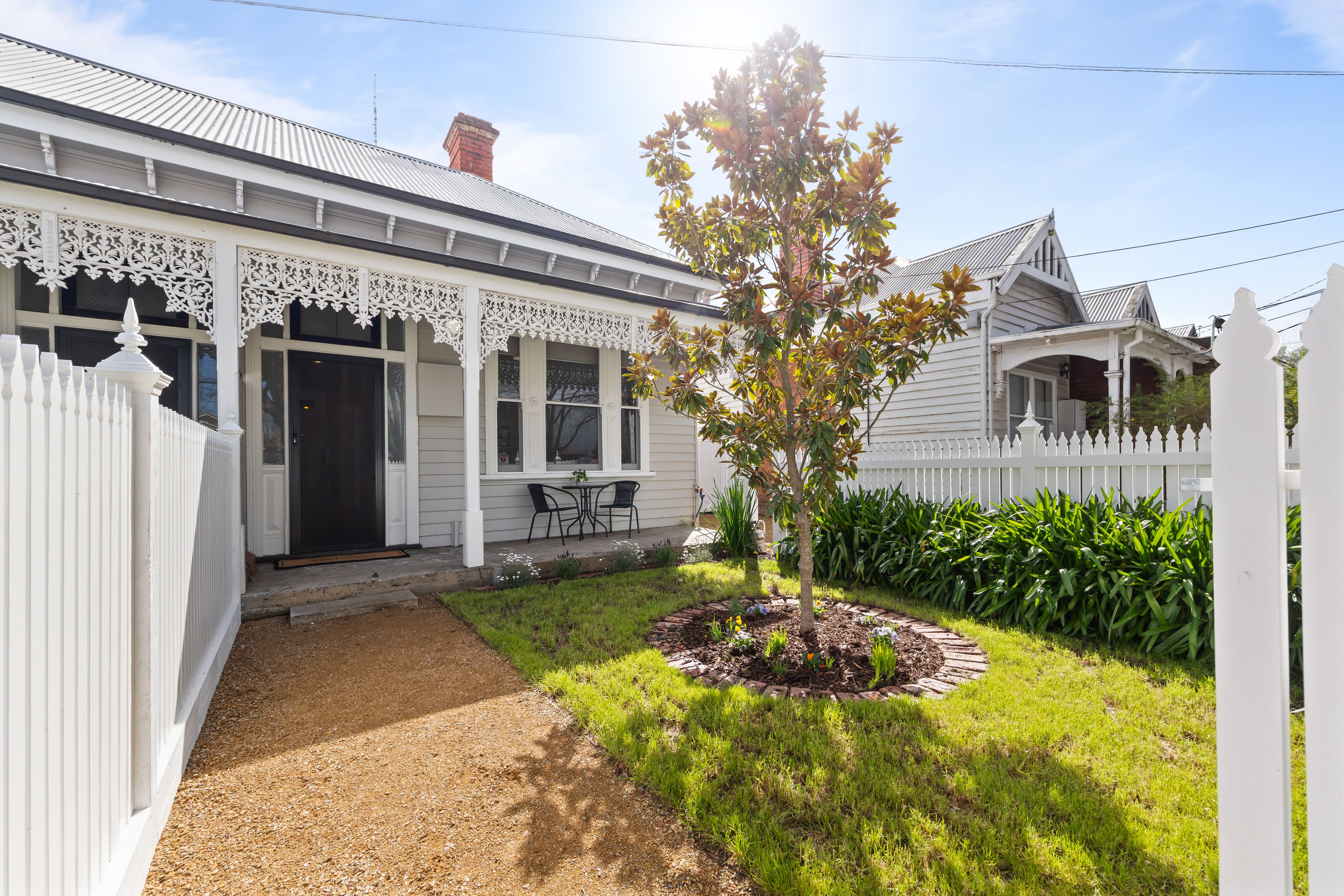 112-114 Raglan Street South — photo 4 of 30