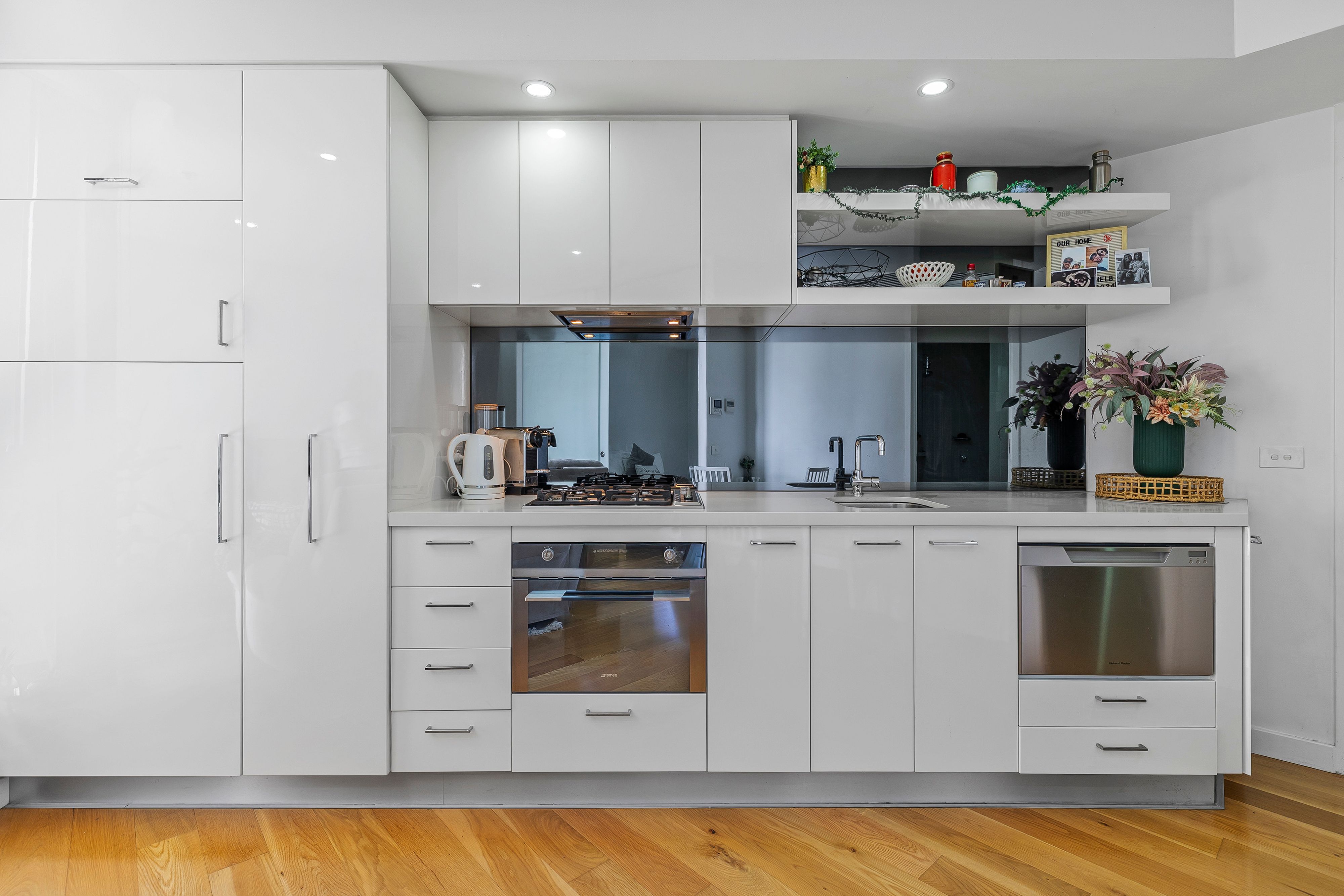516/338 Kings Way — photo 3 of 10