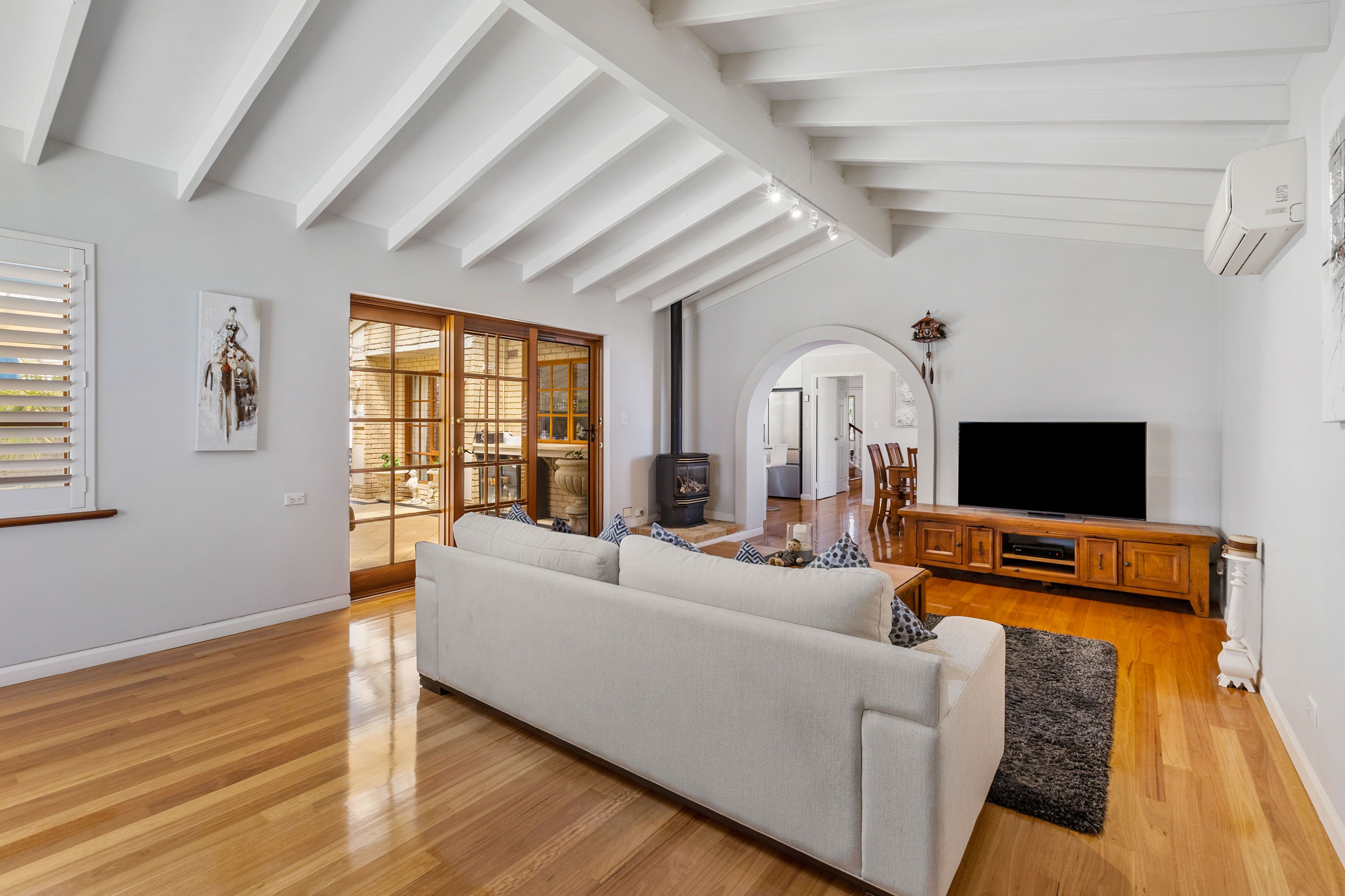 16 Barranjoey Way — photo 10 of 30