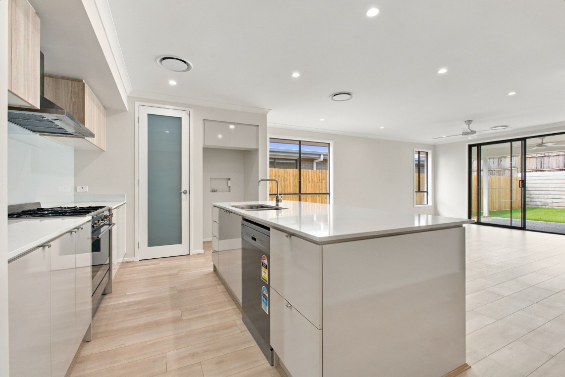 31 Alpine Crescent, Morayfield, QLD 4506