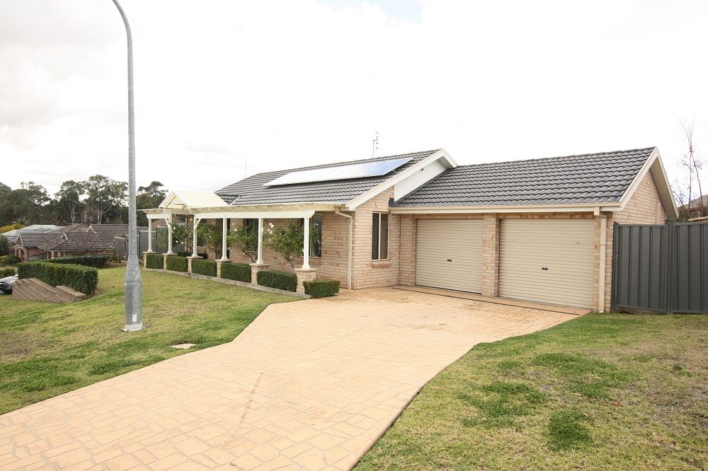 10 Lakeside Street, Currans Hill, NSW 2567