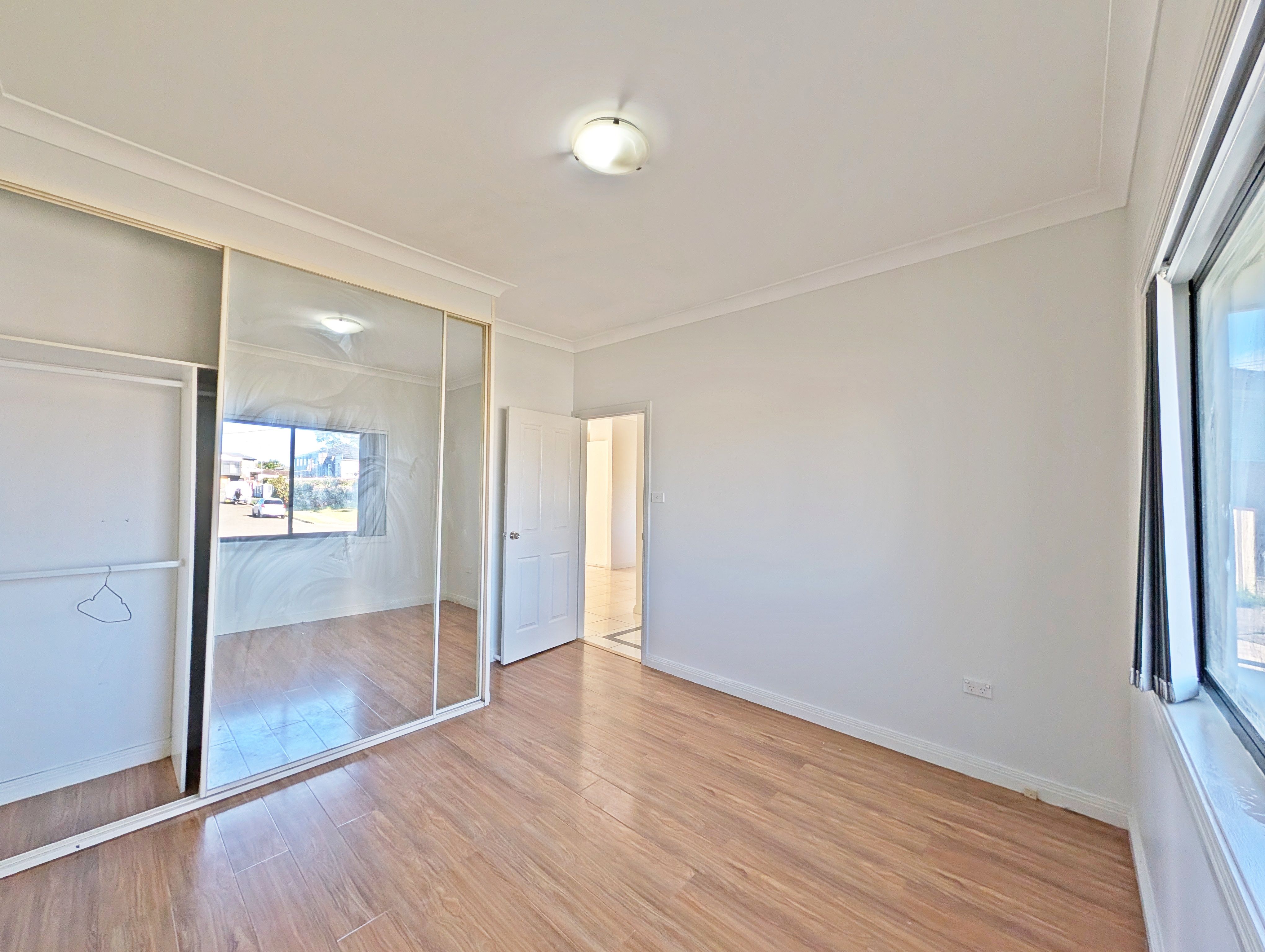 24 Sutherland Street — photo 10 of 13