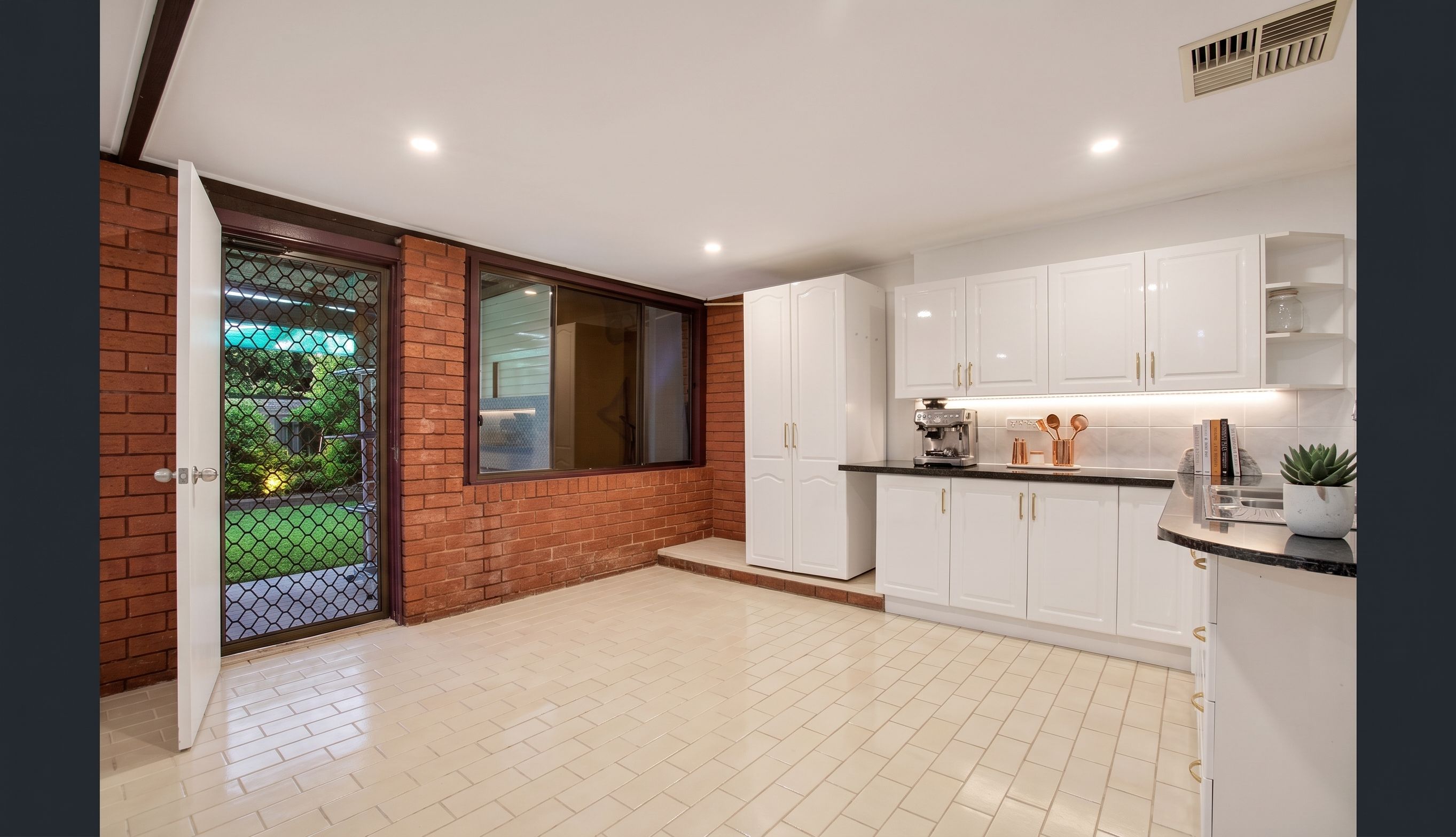 69 Meadows Road — photo 9 of 14