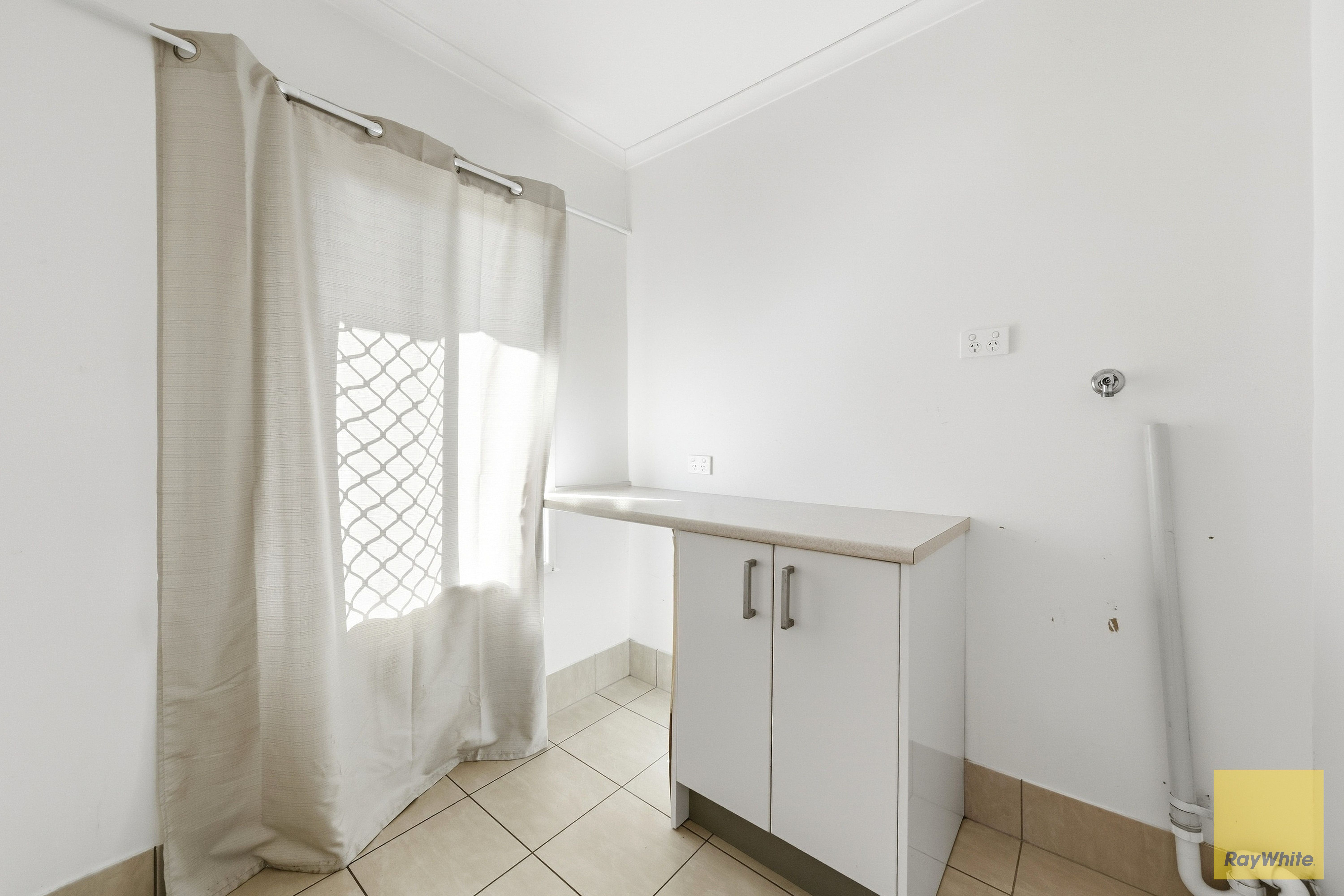 4 Racecourse Road — photo 12 of 14