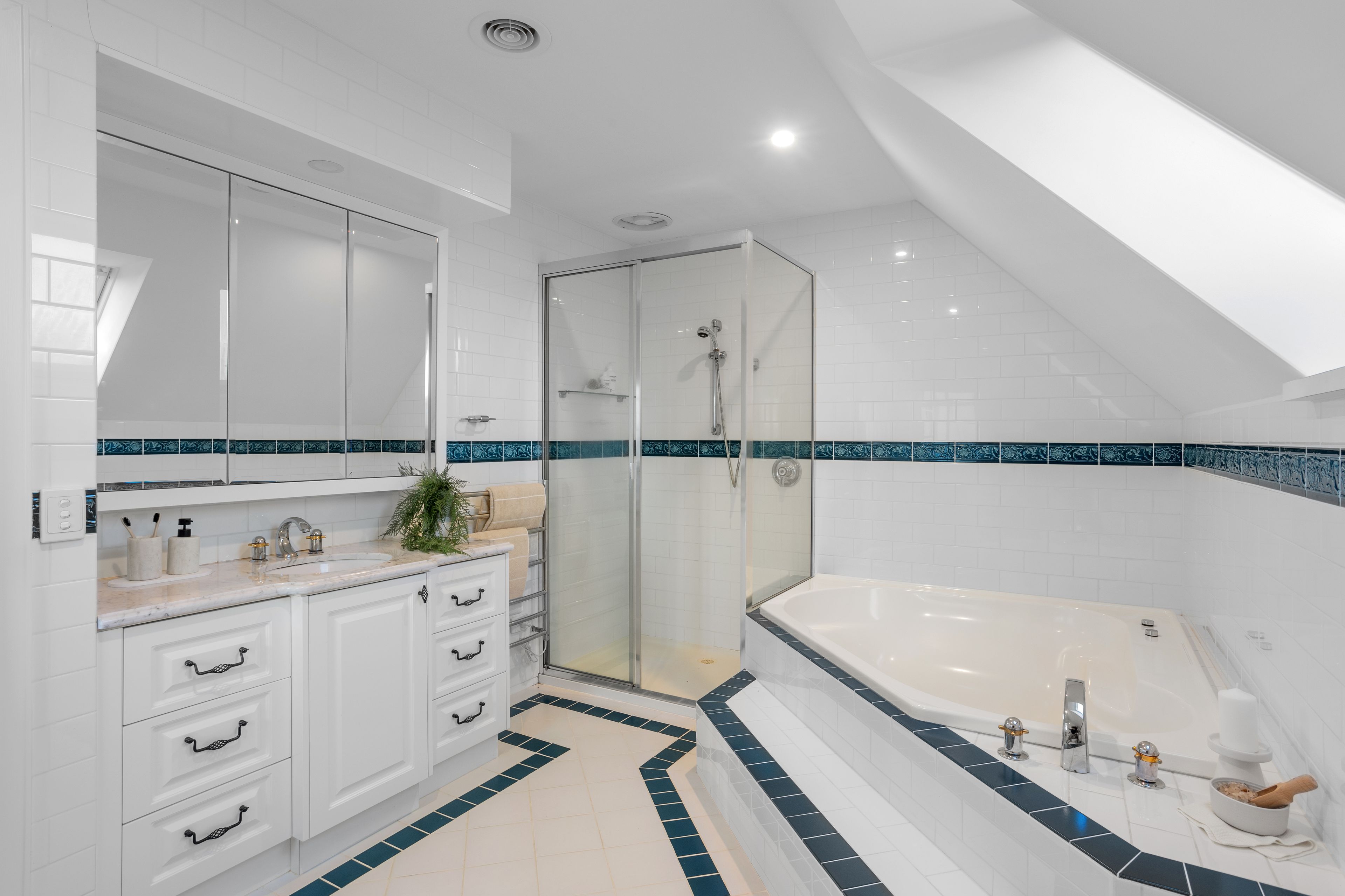 118 Tower Road — photo 16 of 19
