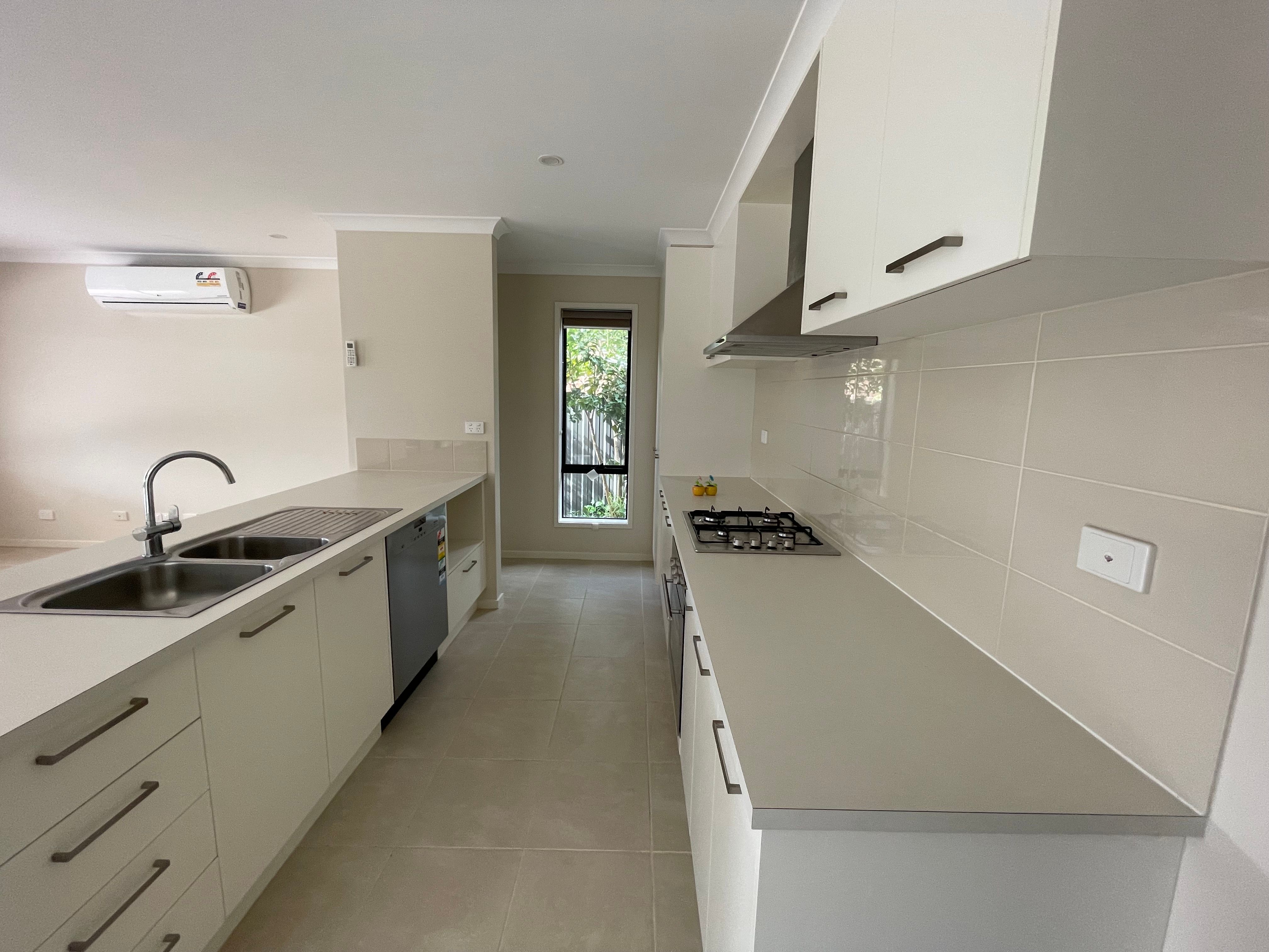 90 Elmslie Drive, Cranbourne East, VIC 3977