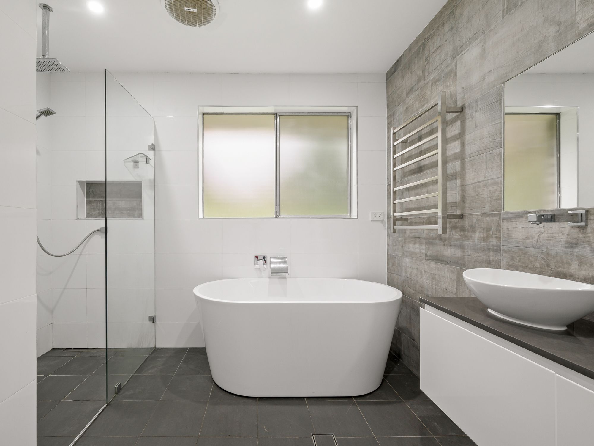 17 Illawarra Road, Leumeah, NSW 2560
