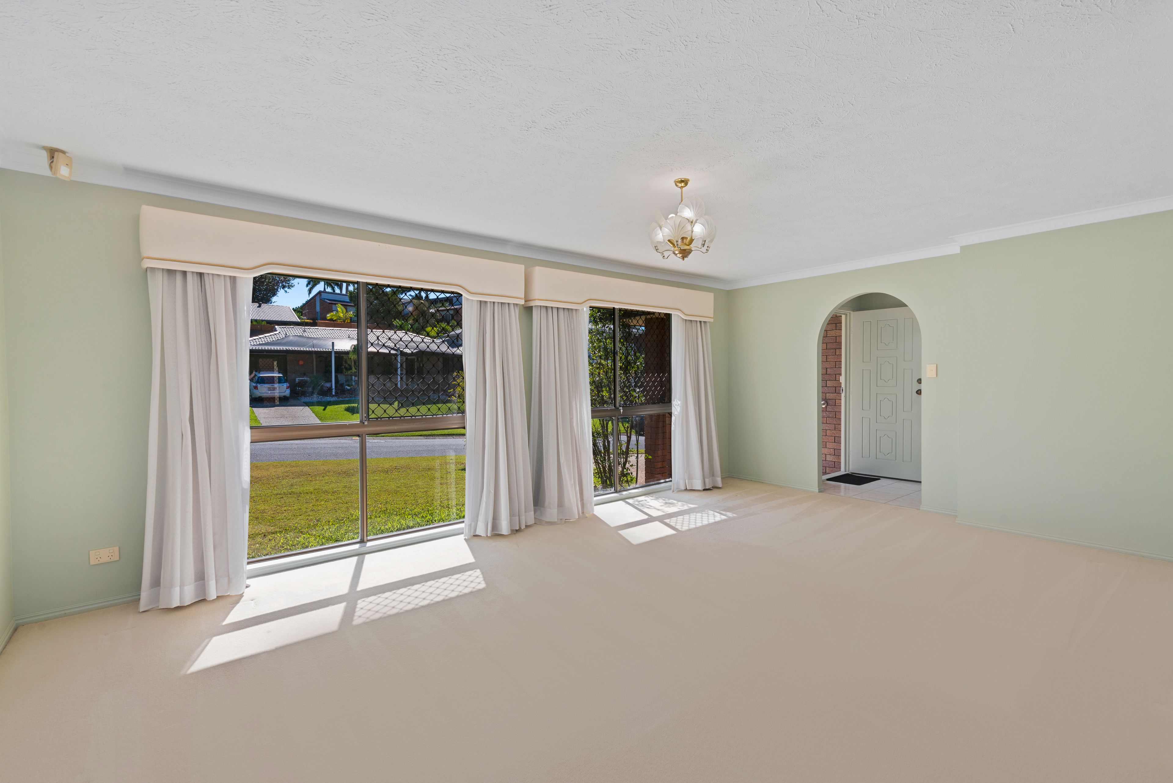 8 Foothill Street, Elanora, QLD 4221