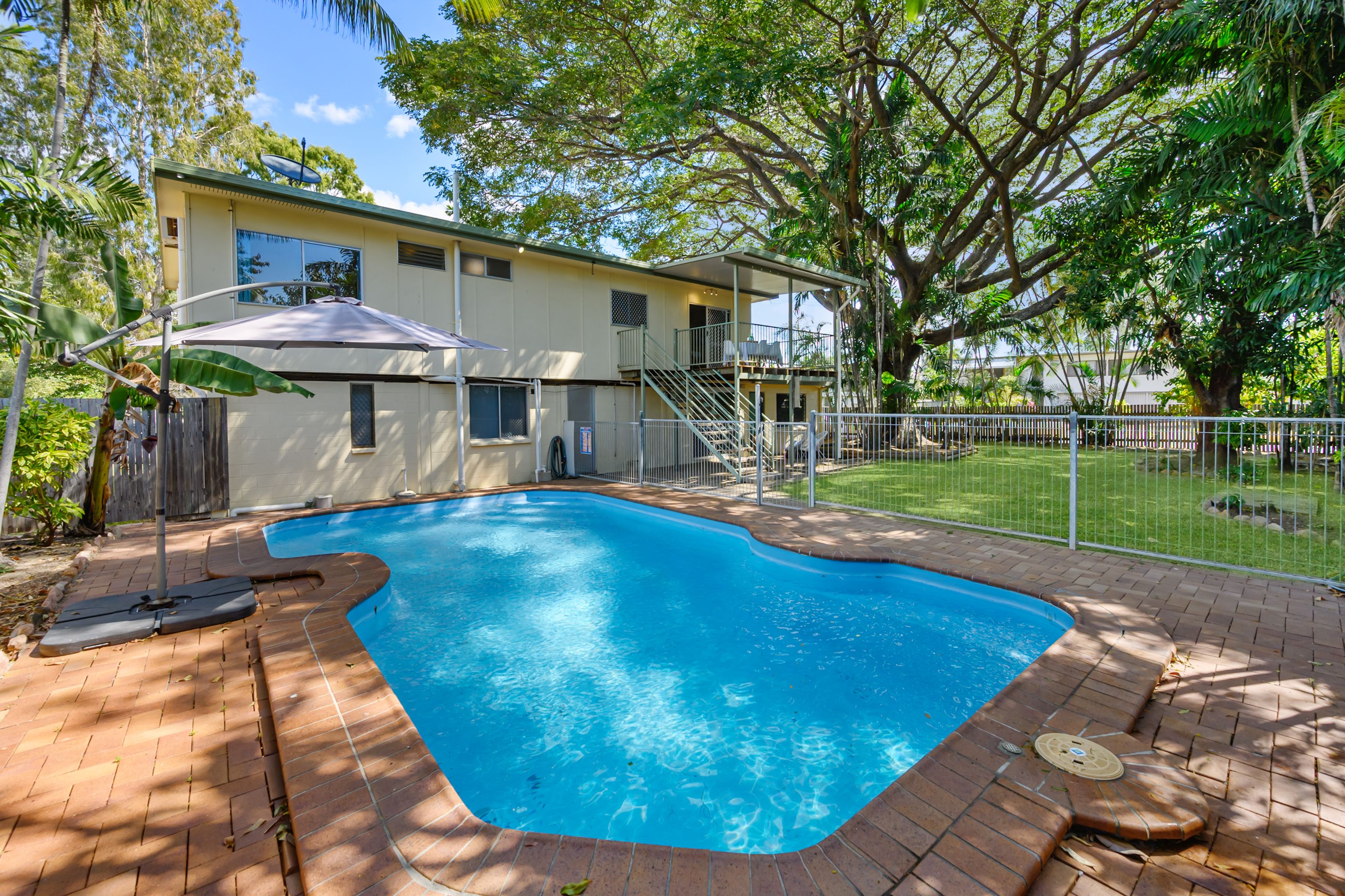 4 Camira Avenue, Cranbrook, QLD 4814