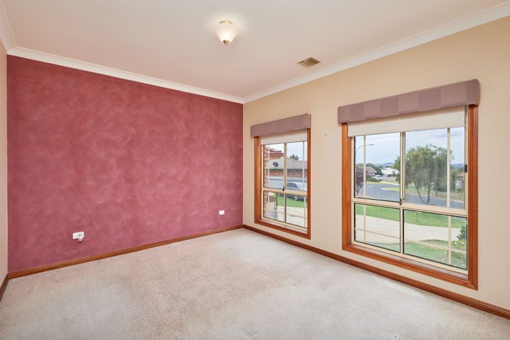 6 Minya Place, Glenfield Park, NSW 2650