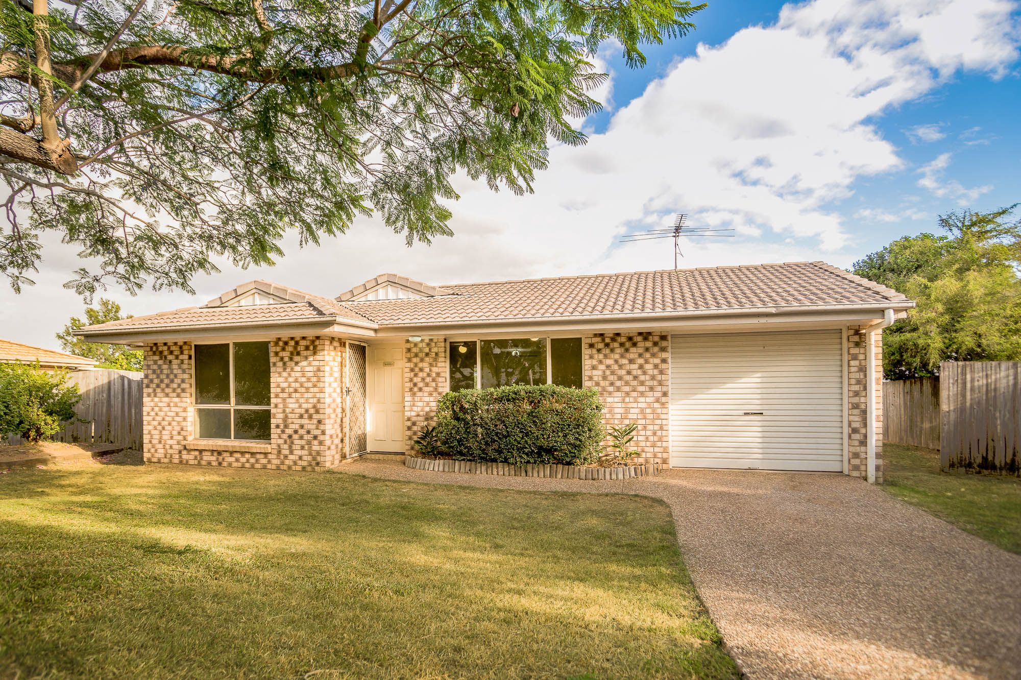 13 Hillview Drive, Hillcrest, QLD 4118
