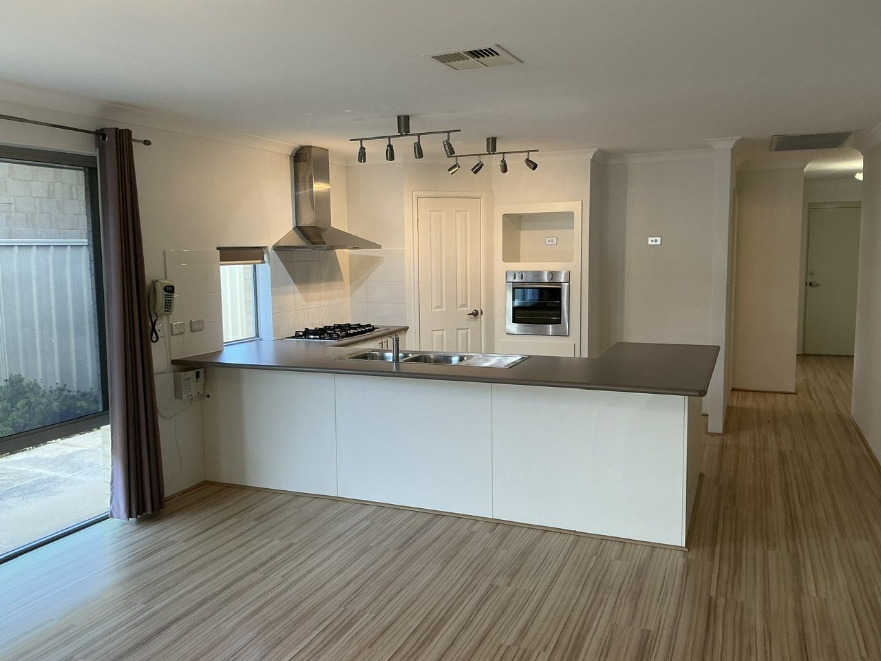 FANTASTIC INVESTMENT OPPRTUNITY IN PERFECT LOCATION — photo 4 of 17