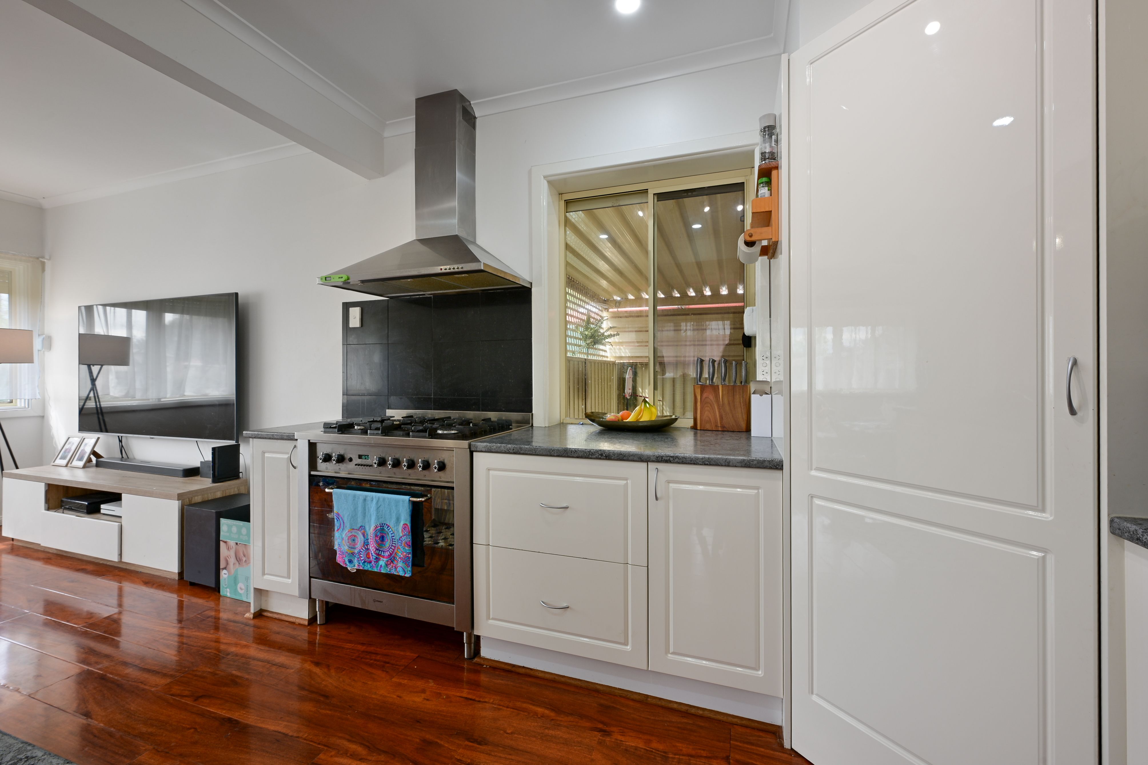 23 Noble Street — photo 6 of 14
