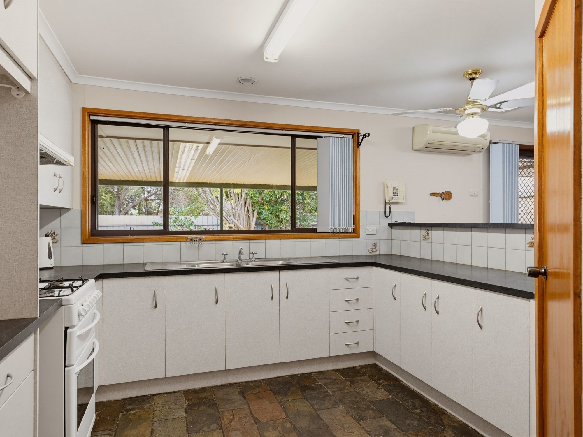 2 Frenshams Drive — photo 10 of 21