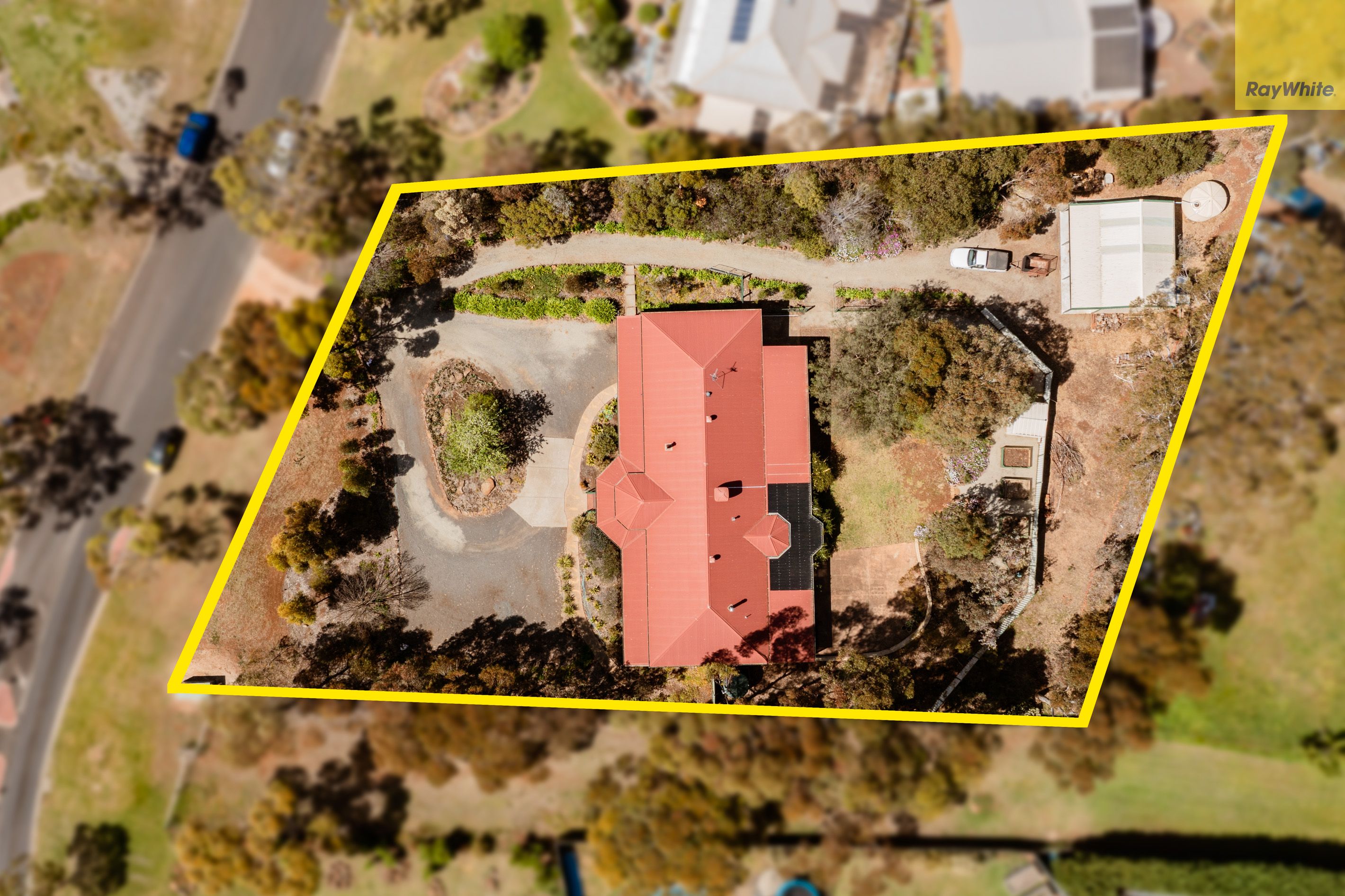 17 Manning Boulevard — photo 3 of 19