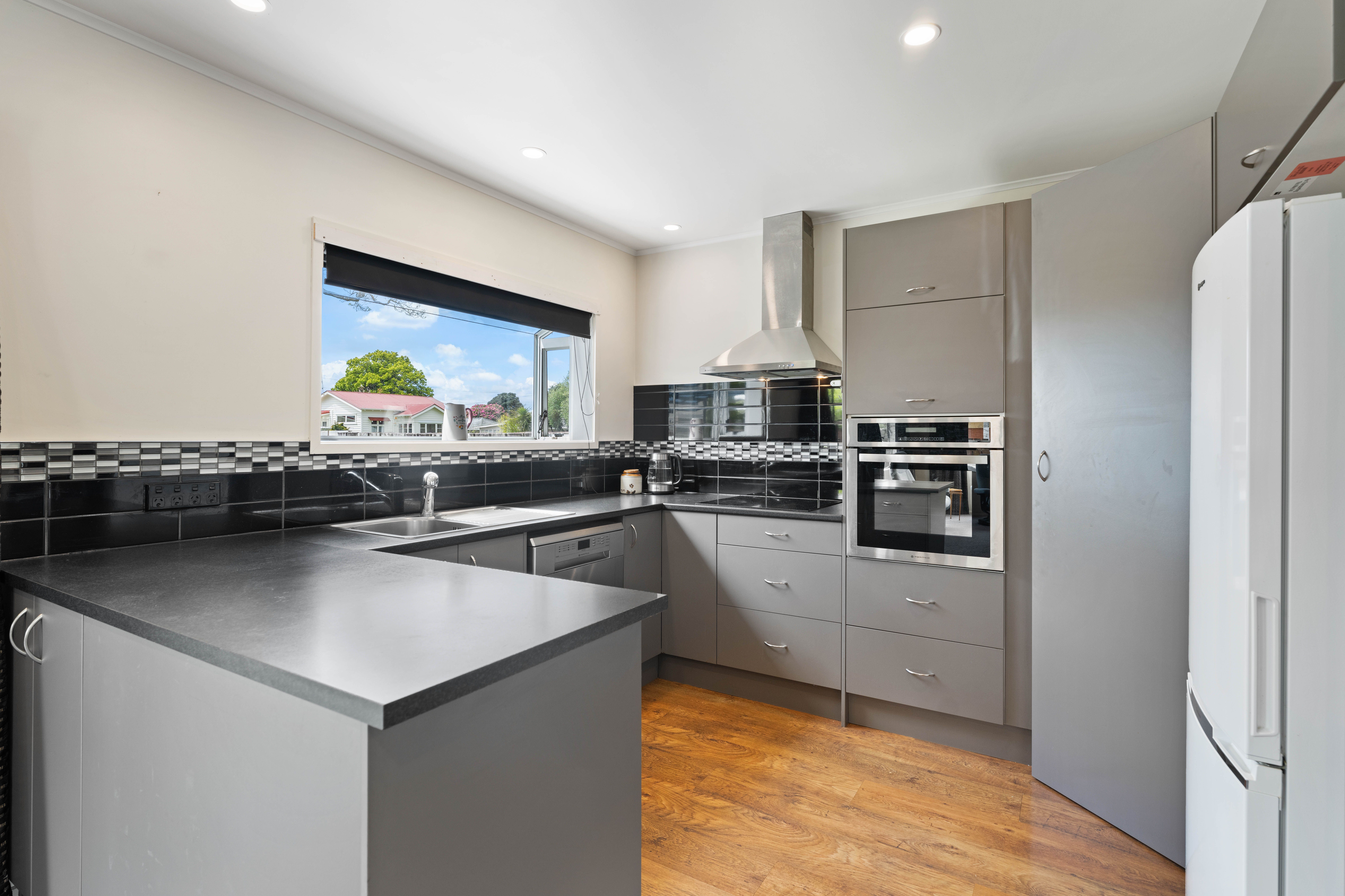 2/30 Waiari Road, Conifer Grove, Manukau City