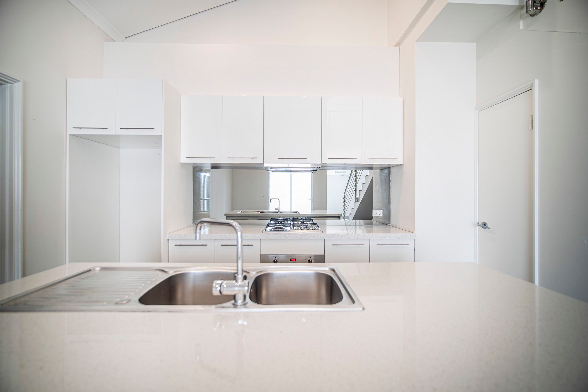 2/76 Gladstone Road — photo 7 of 20