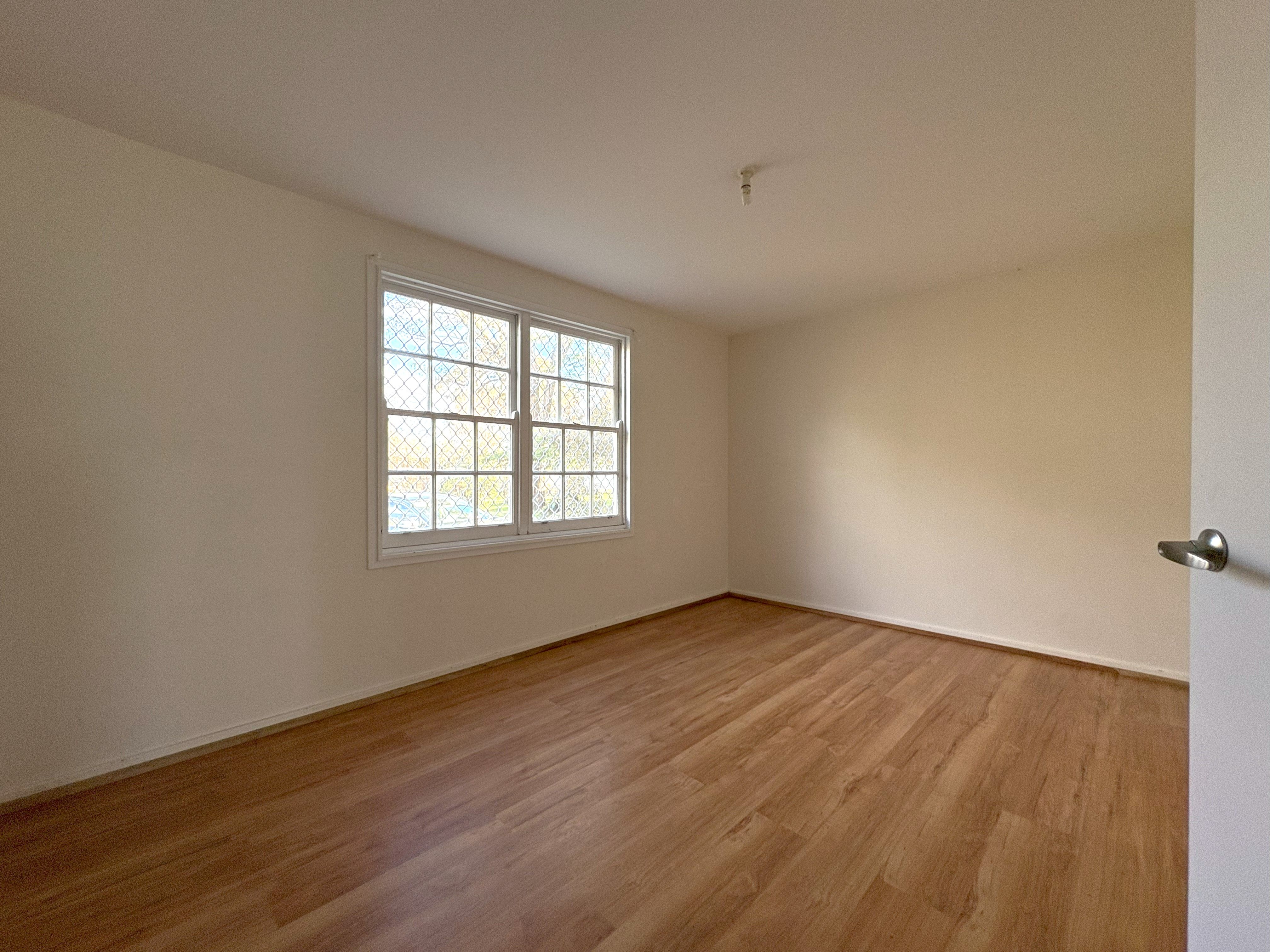 9 Ryan Avenue — photo 3 of 5