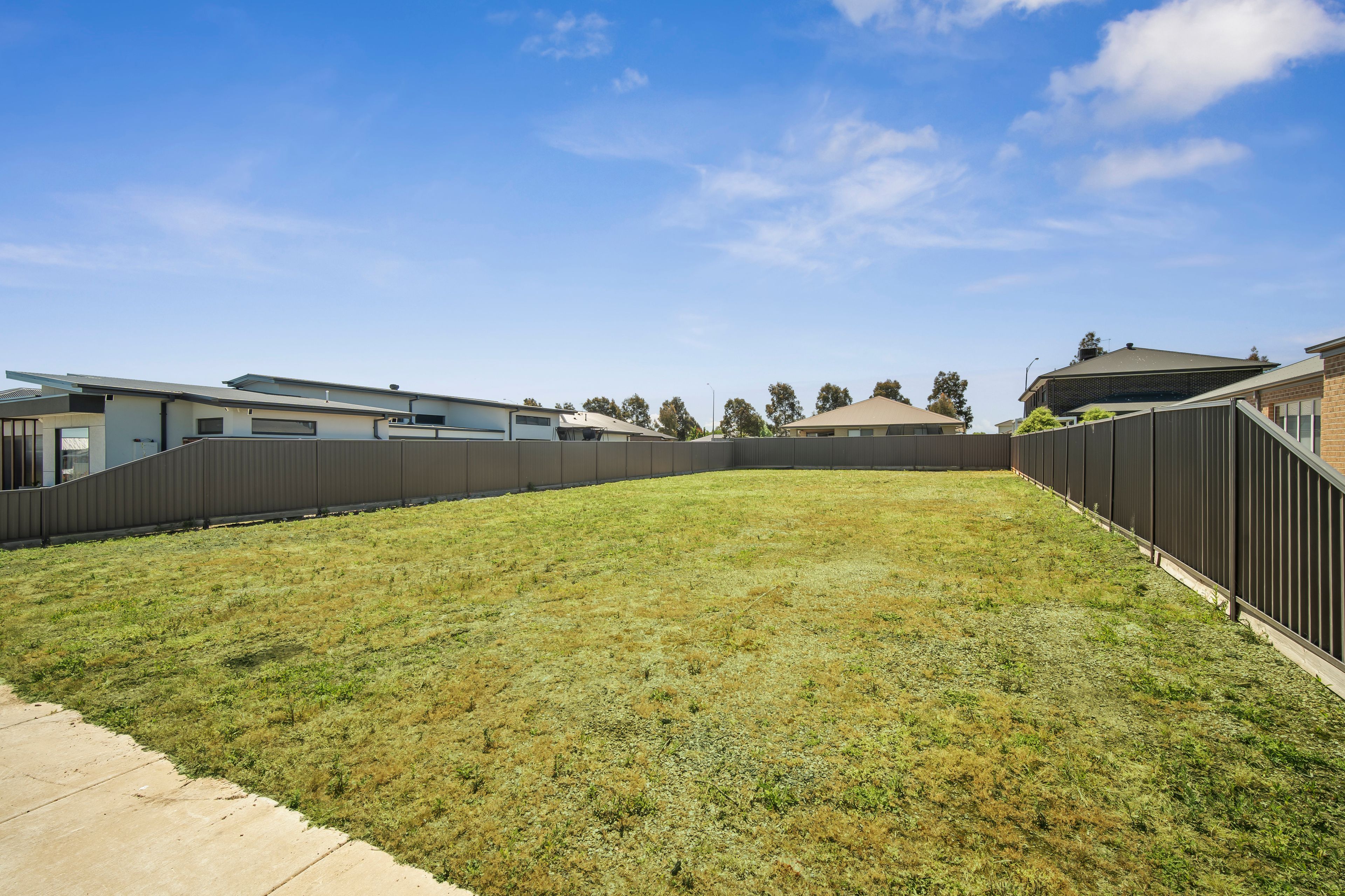 18 Hutchinson Drive — photo 3 of 7