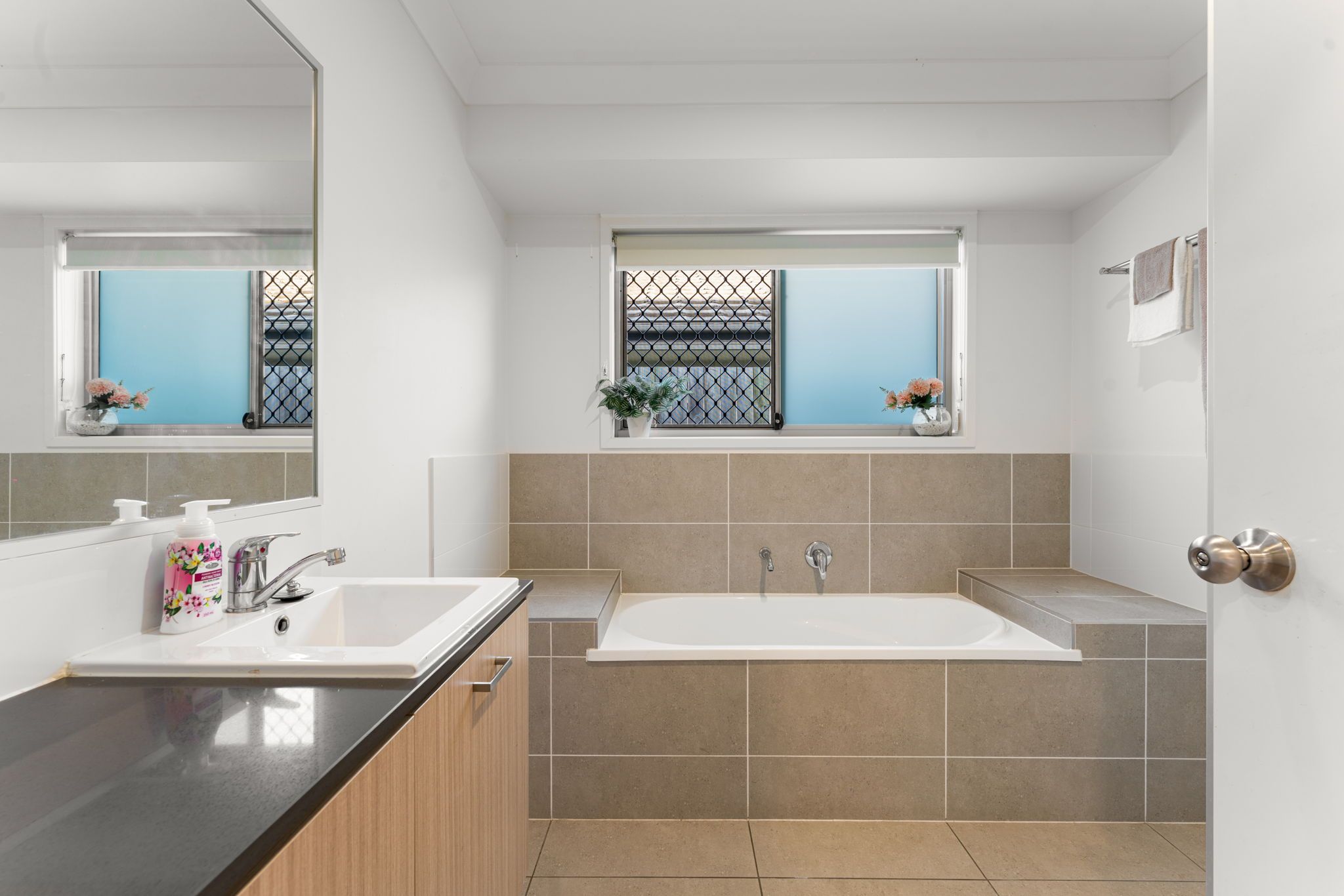 25 Mount Cooroora Street — photo 18 of 29