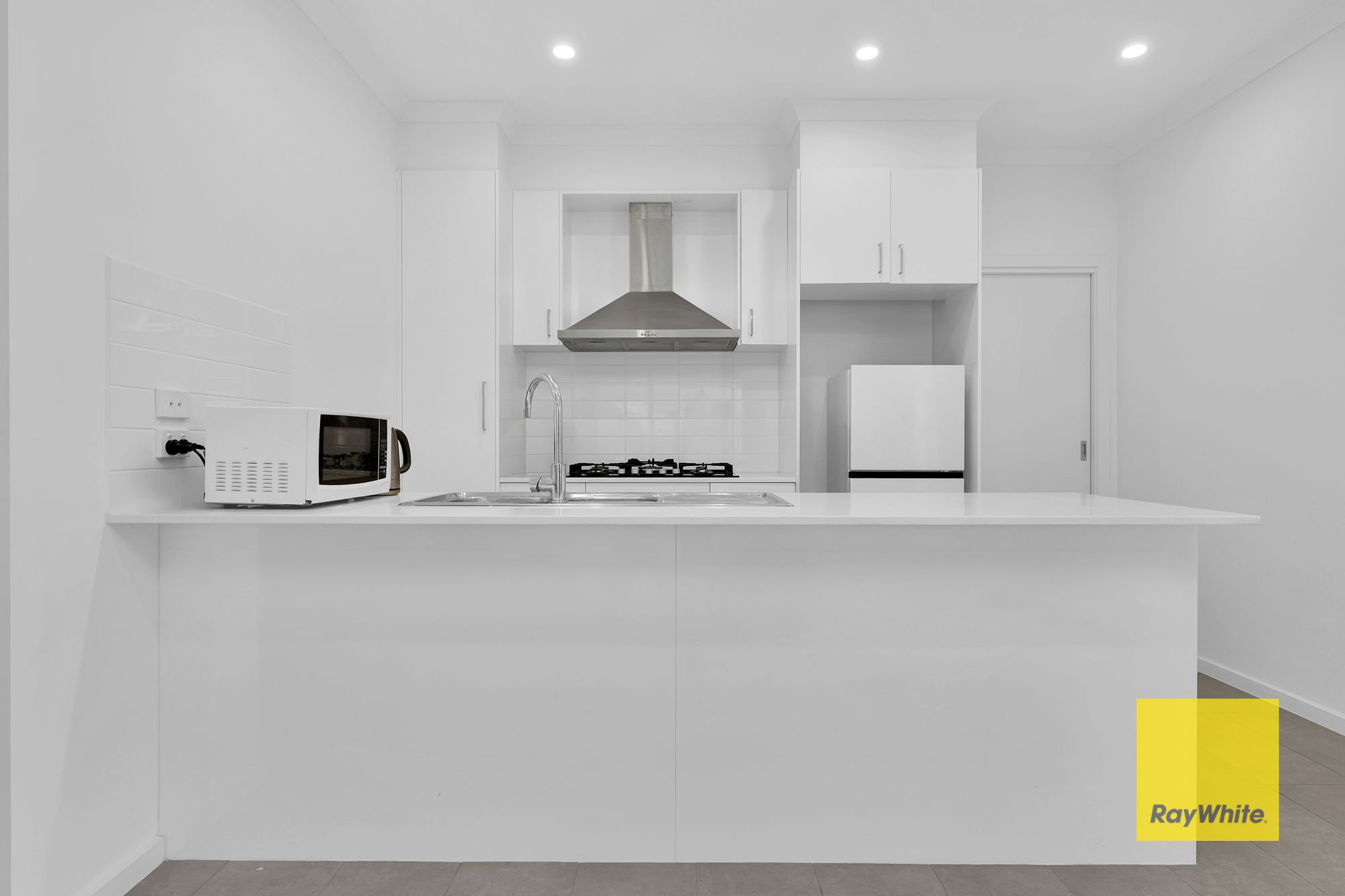 2/6 Sommerville Avenue — photo 2 of 13