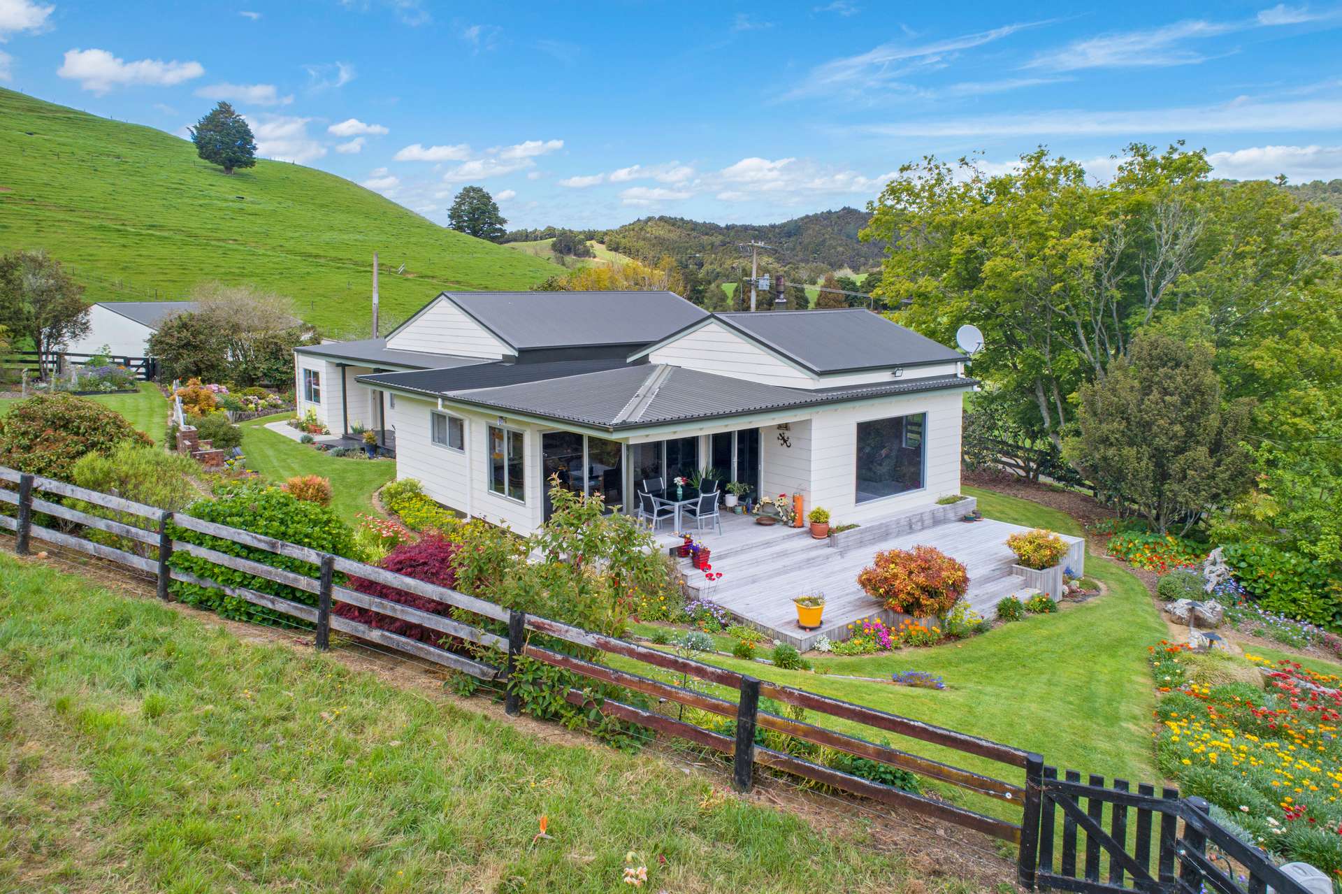 1366 Hukerenui Road photo 1