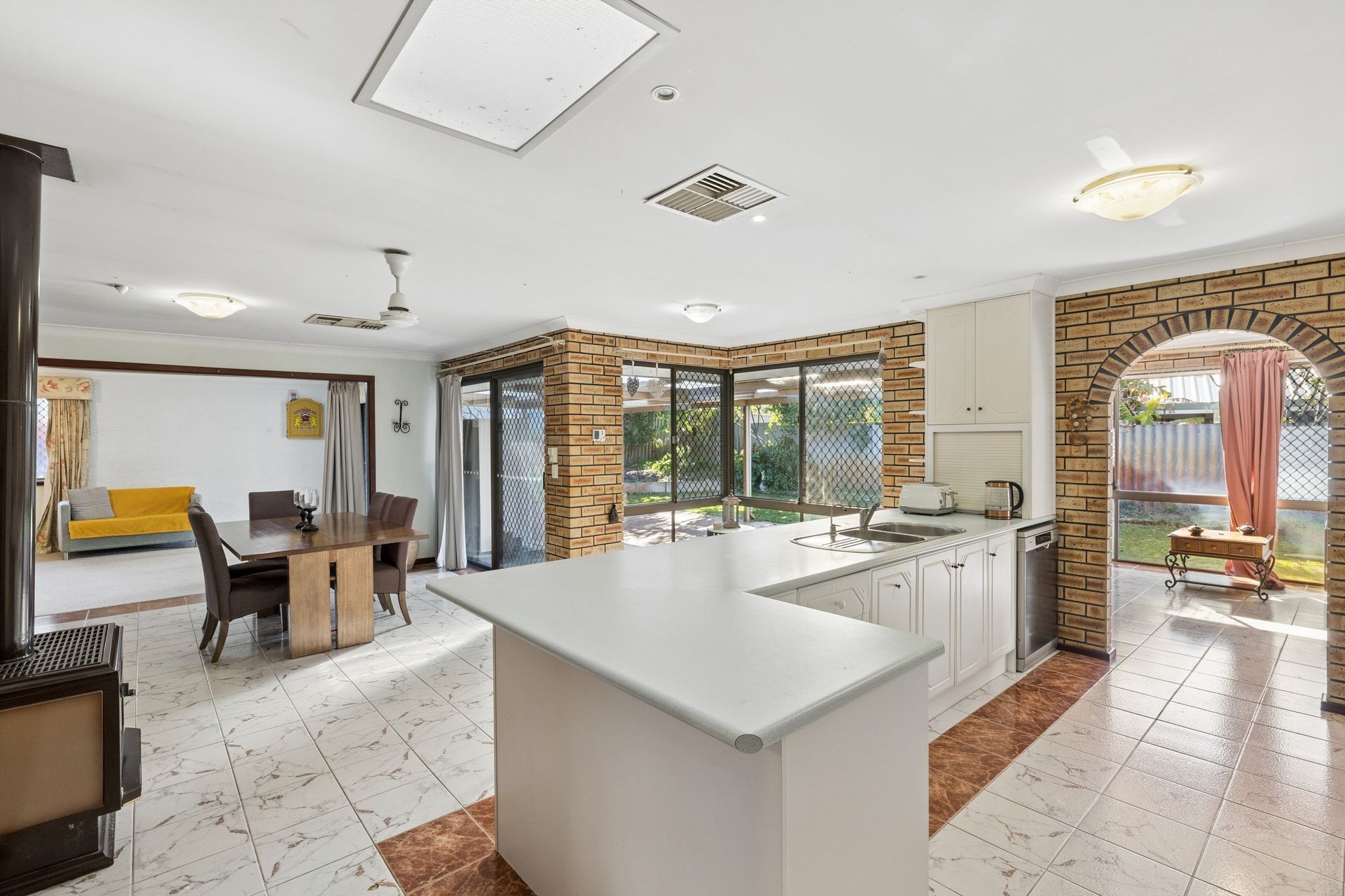 11 Kirkpatrick Crescent — photo 8 of 25