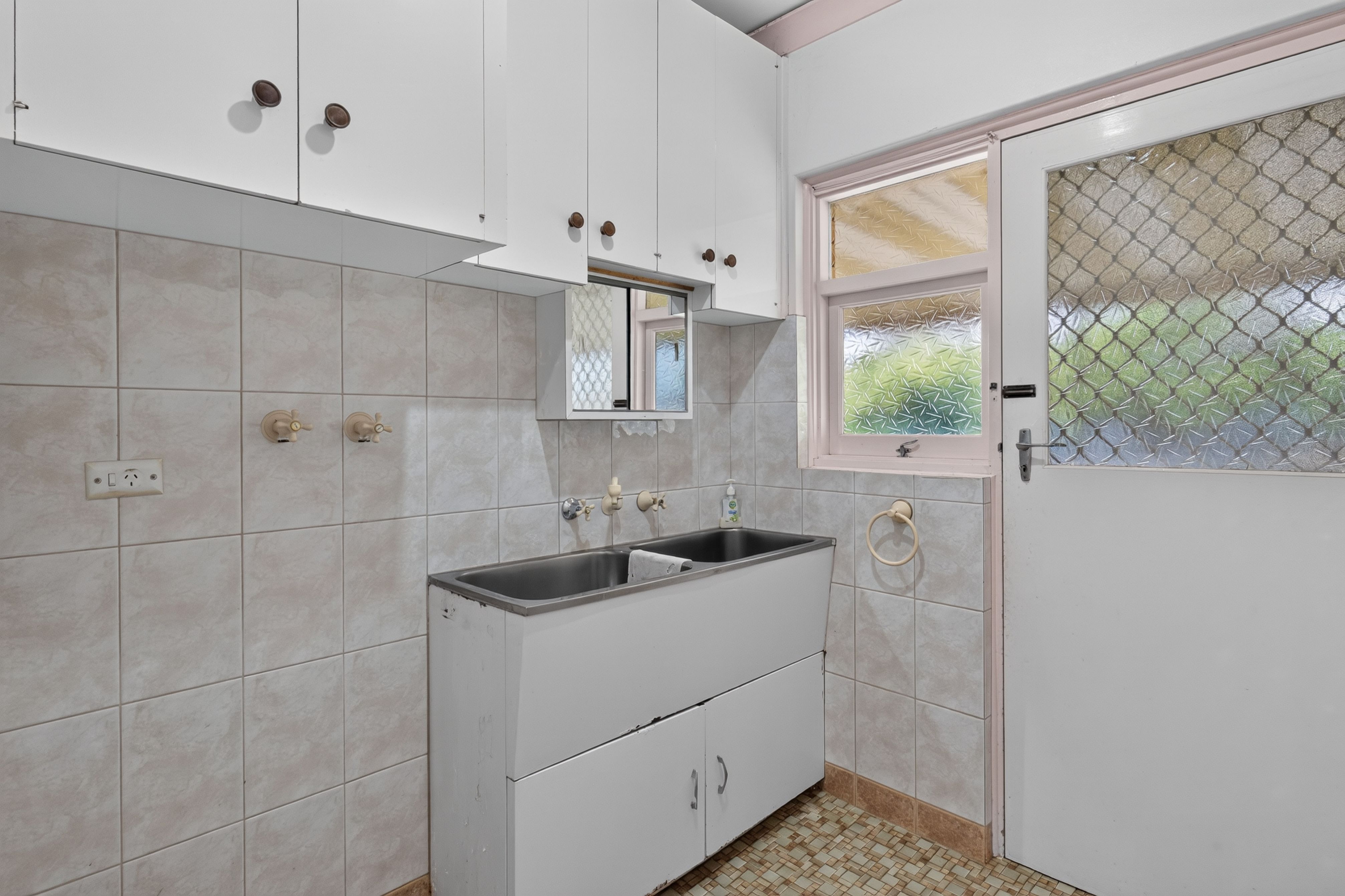 1A Balmoral Avenue — photo 4 of 17