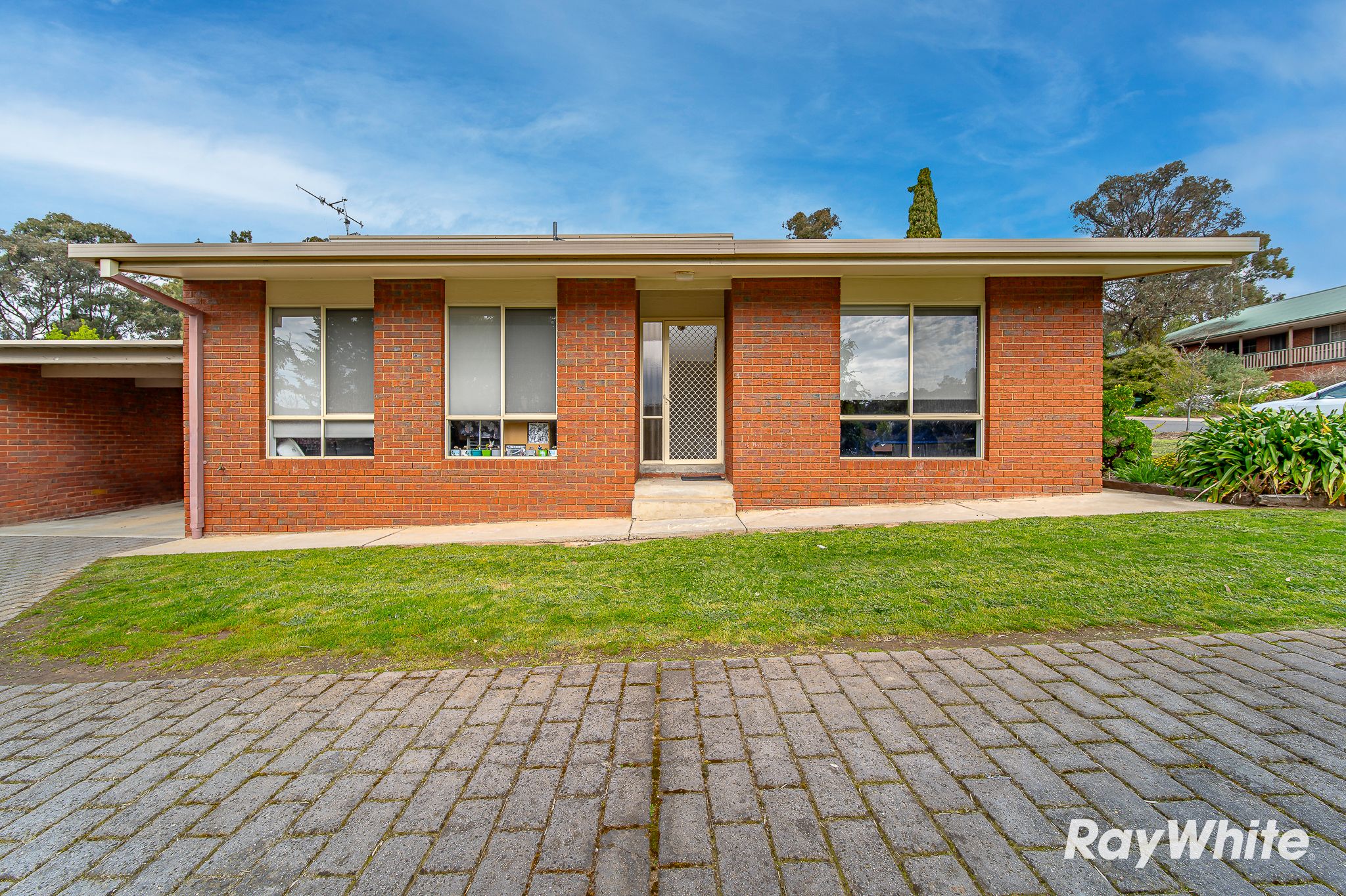 9 Akoonah Drive, Golden Square VIC 3555