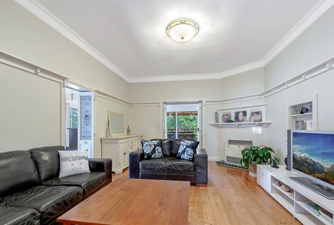 23 Hillcrest Road — photo 6 of 13