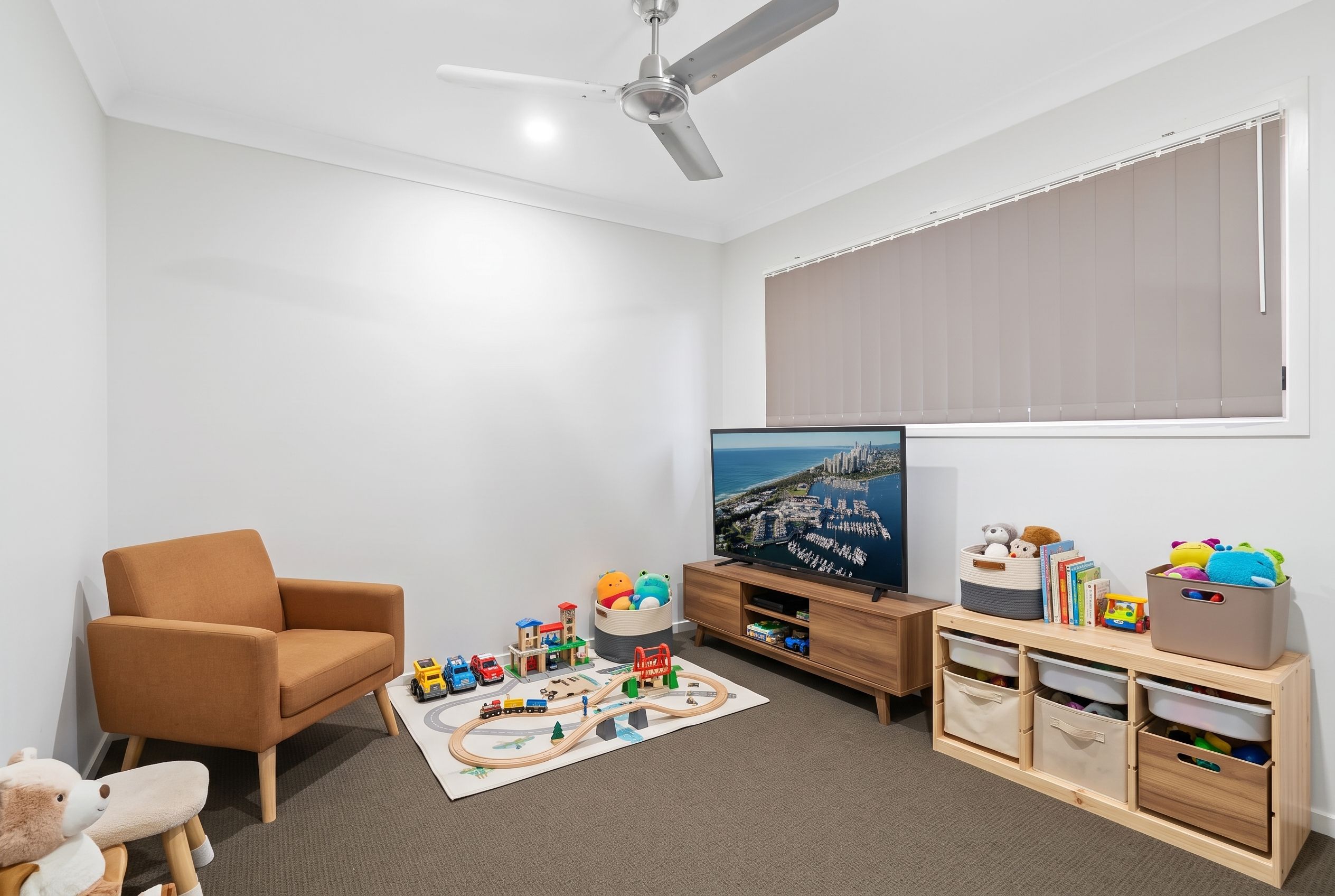 16 Hollyoak Crescent — photo 12 of 15