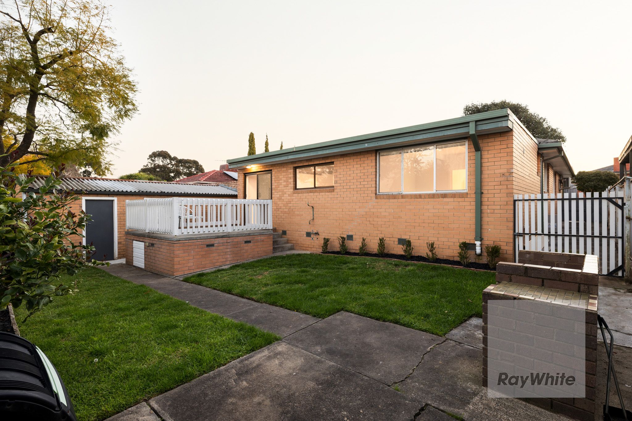 82 Moreton Crescent — photo 16 of 18