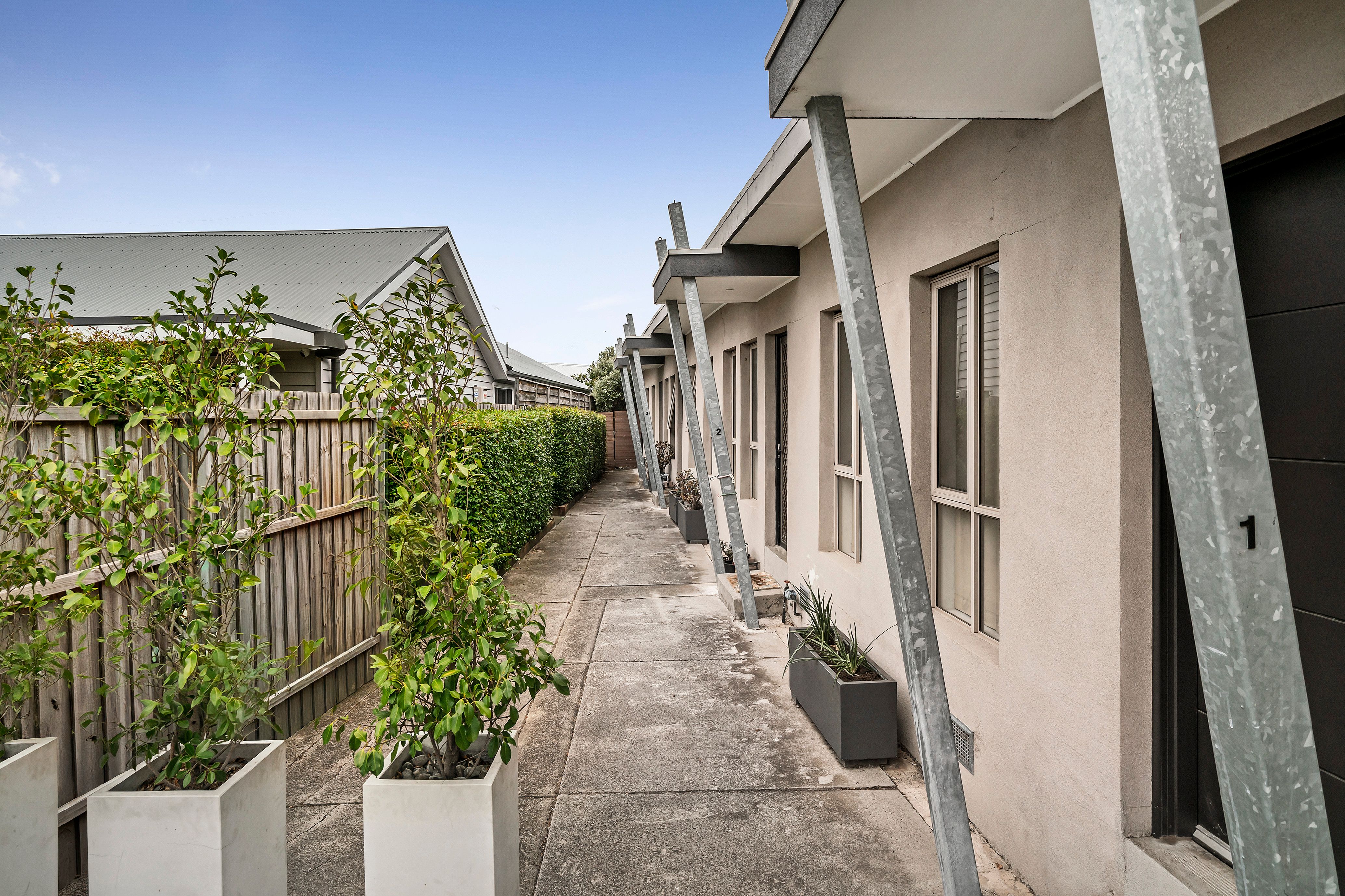 1-4/37 Russell Place — photo 10 of 13
