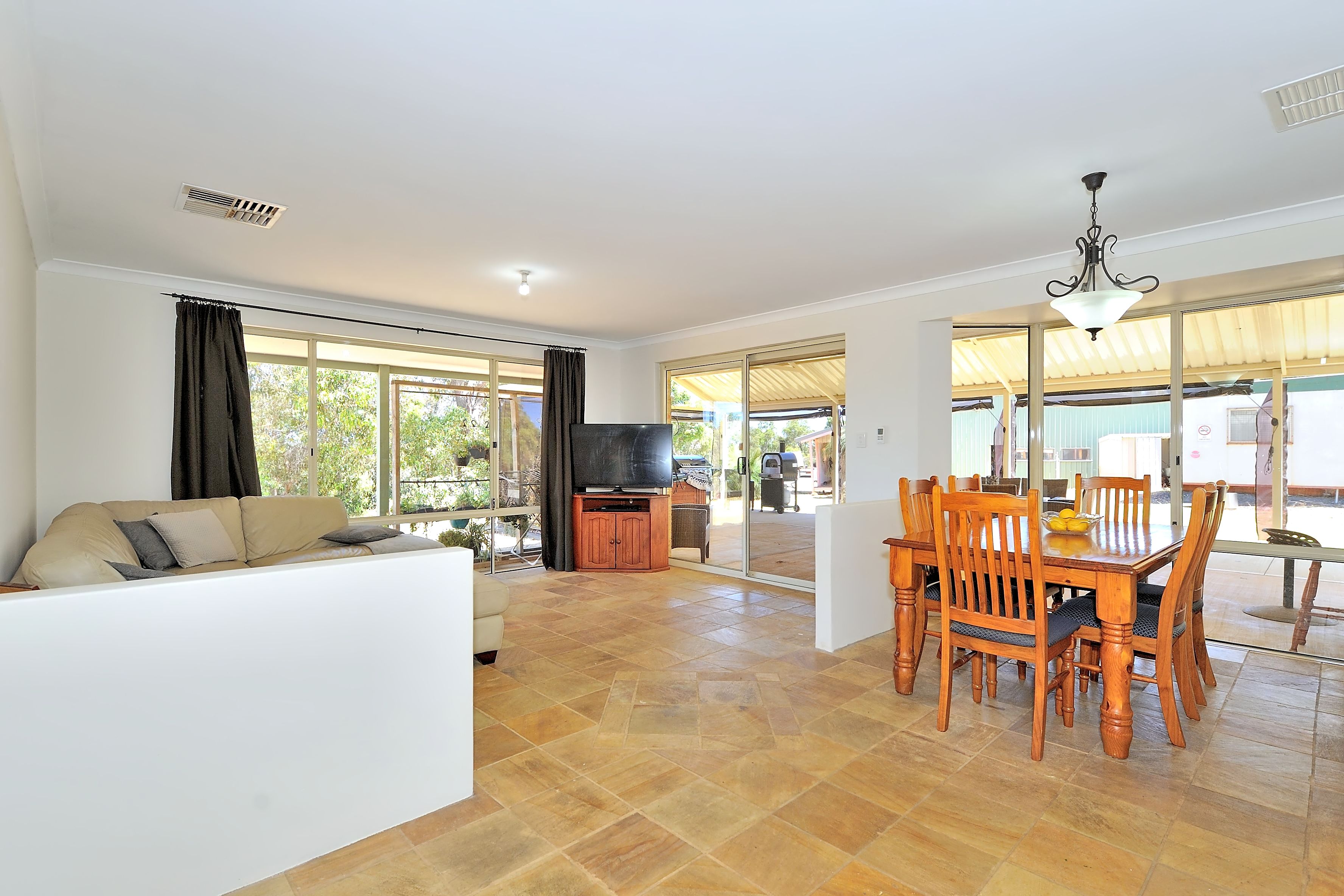 363 Meadowbrook Ramble, Bullsbrook WA 6084