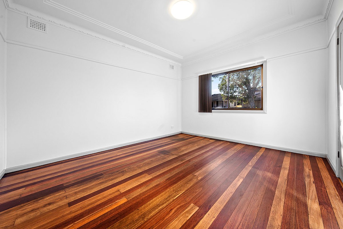 18 Tea Gardens Avenue, Kirrawee, NSW 2232