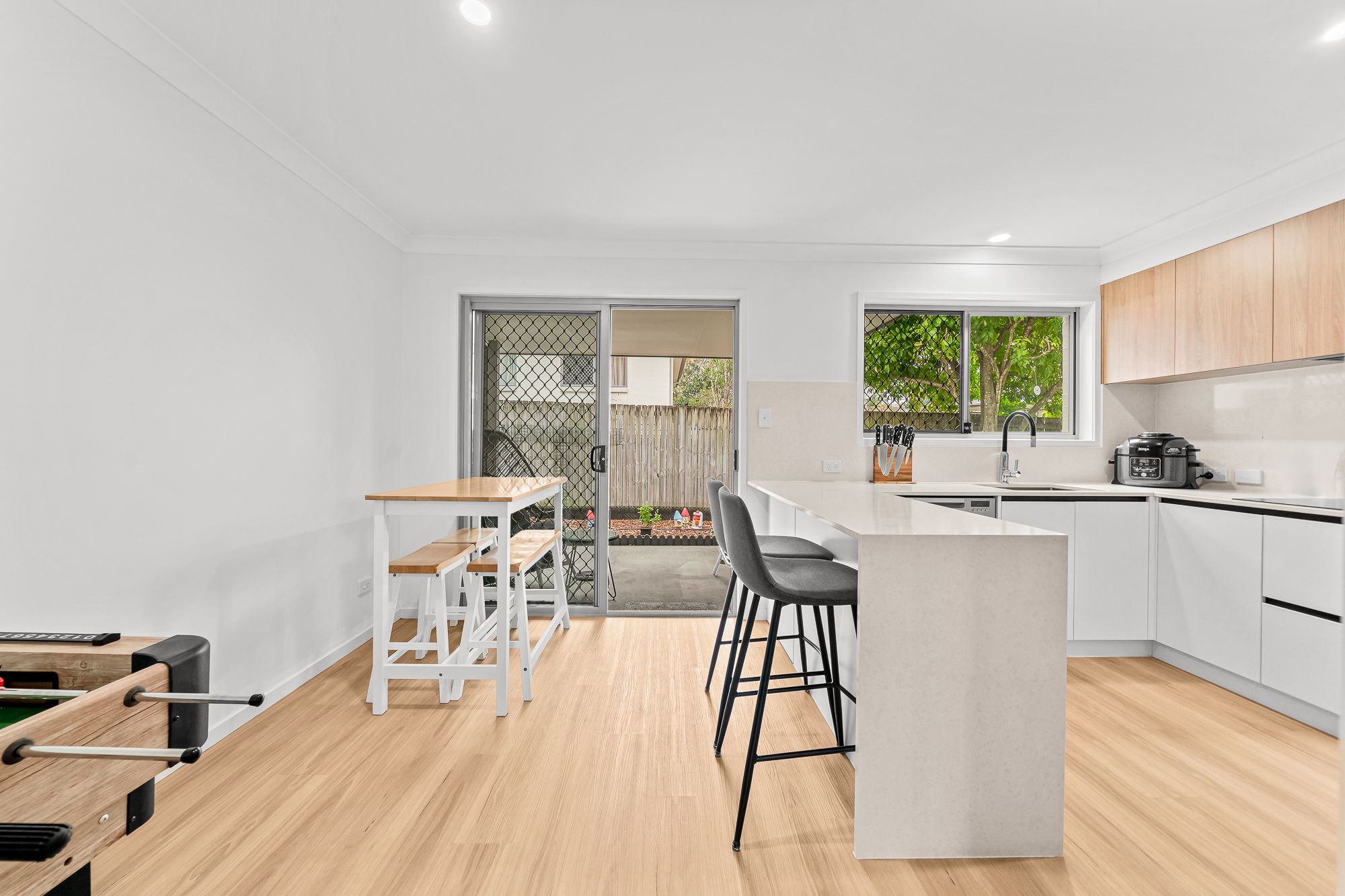 40/2311 Logan Road — photo 4 of 18