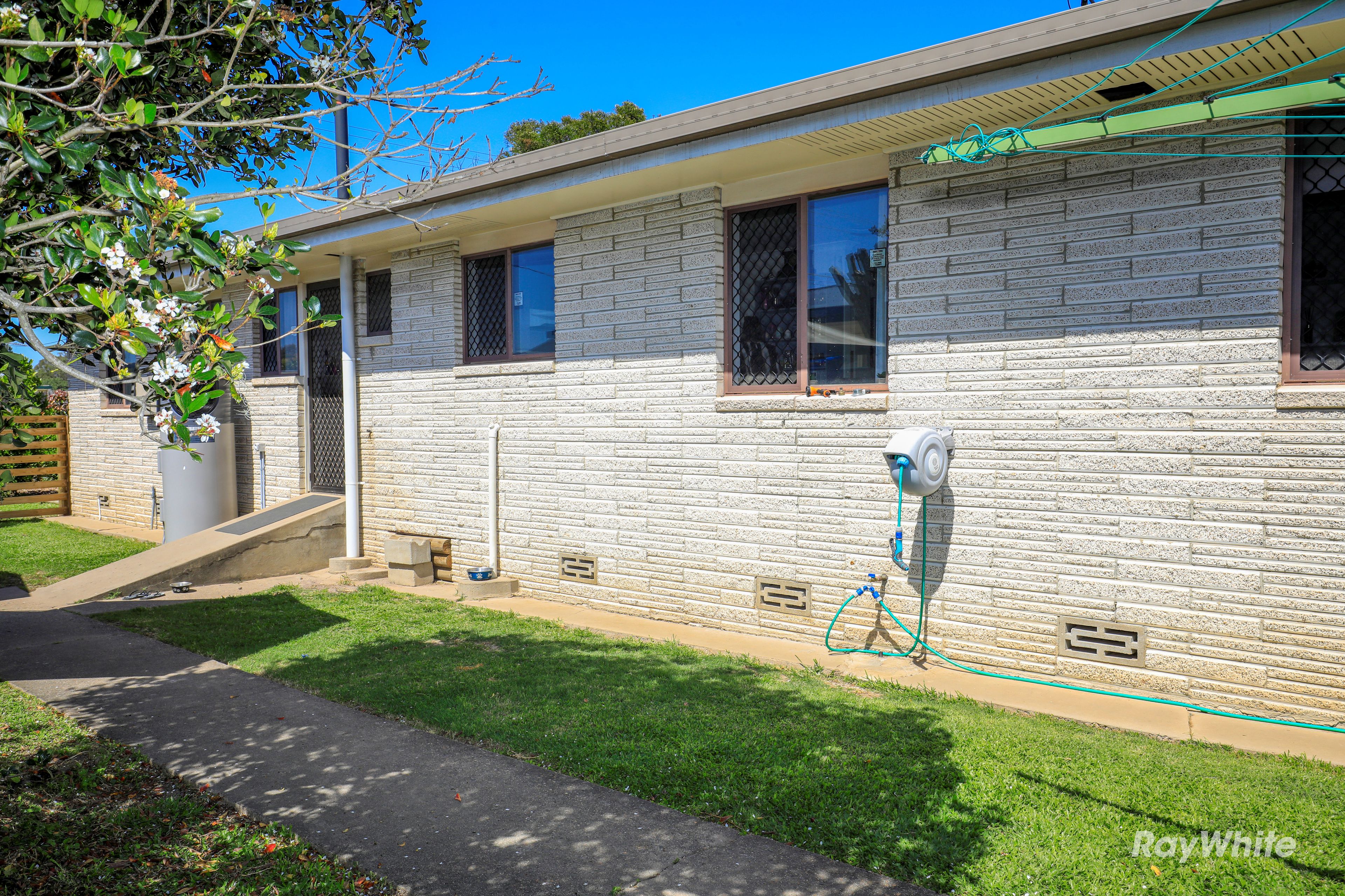 17 Walters Street, Bundaberg North, QLD 4670 House for Rent Ray