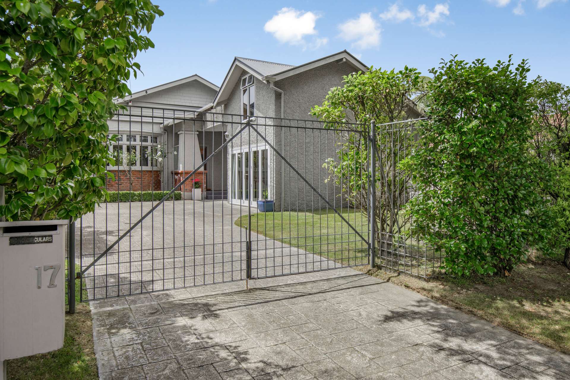 17 Totara Crescent photo 1