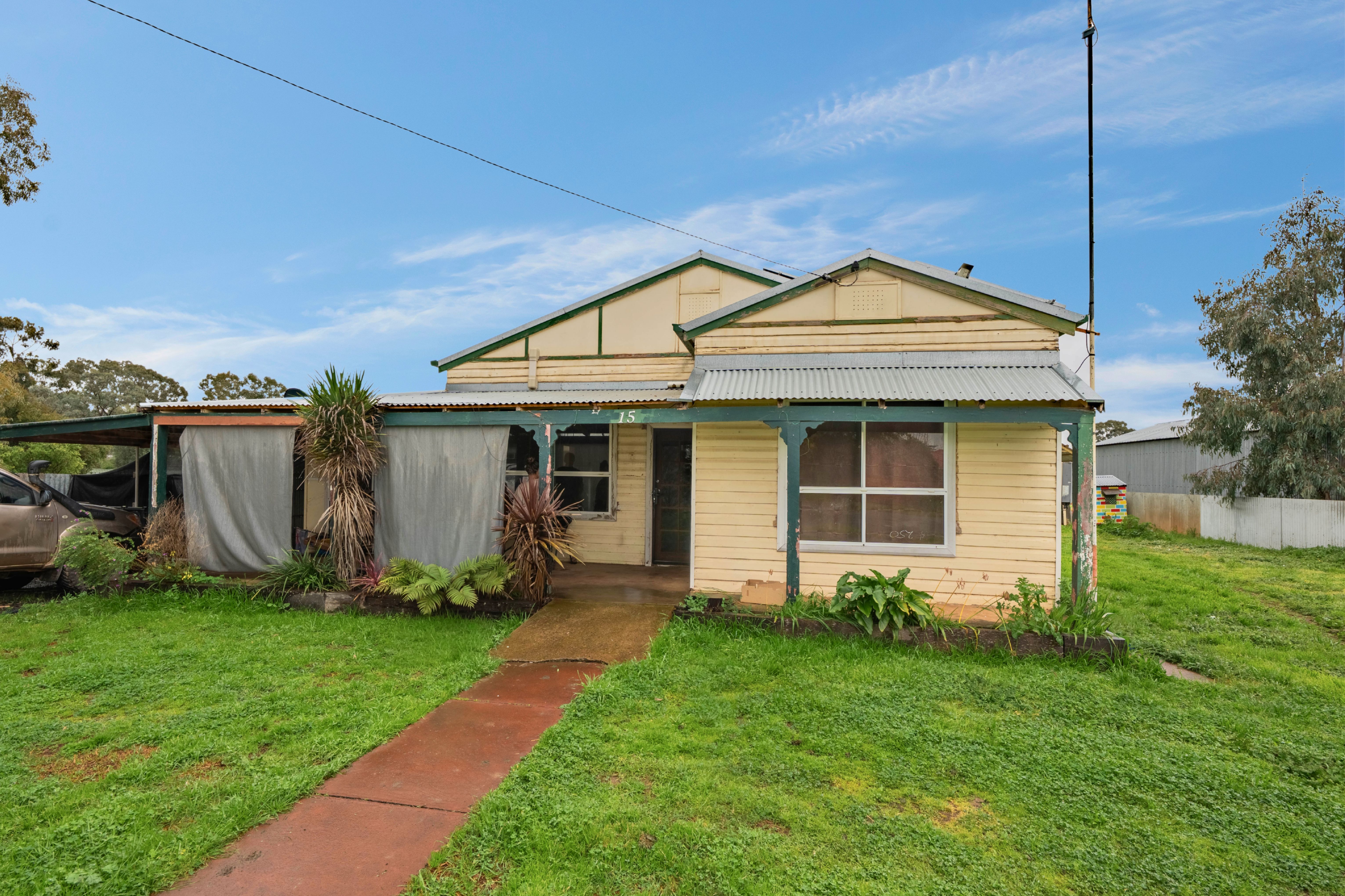 15 Sturt Street — photo from Ray White Parkes