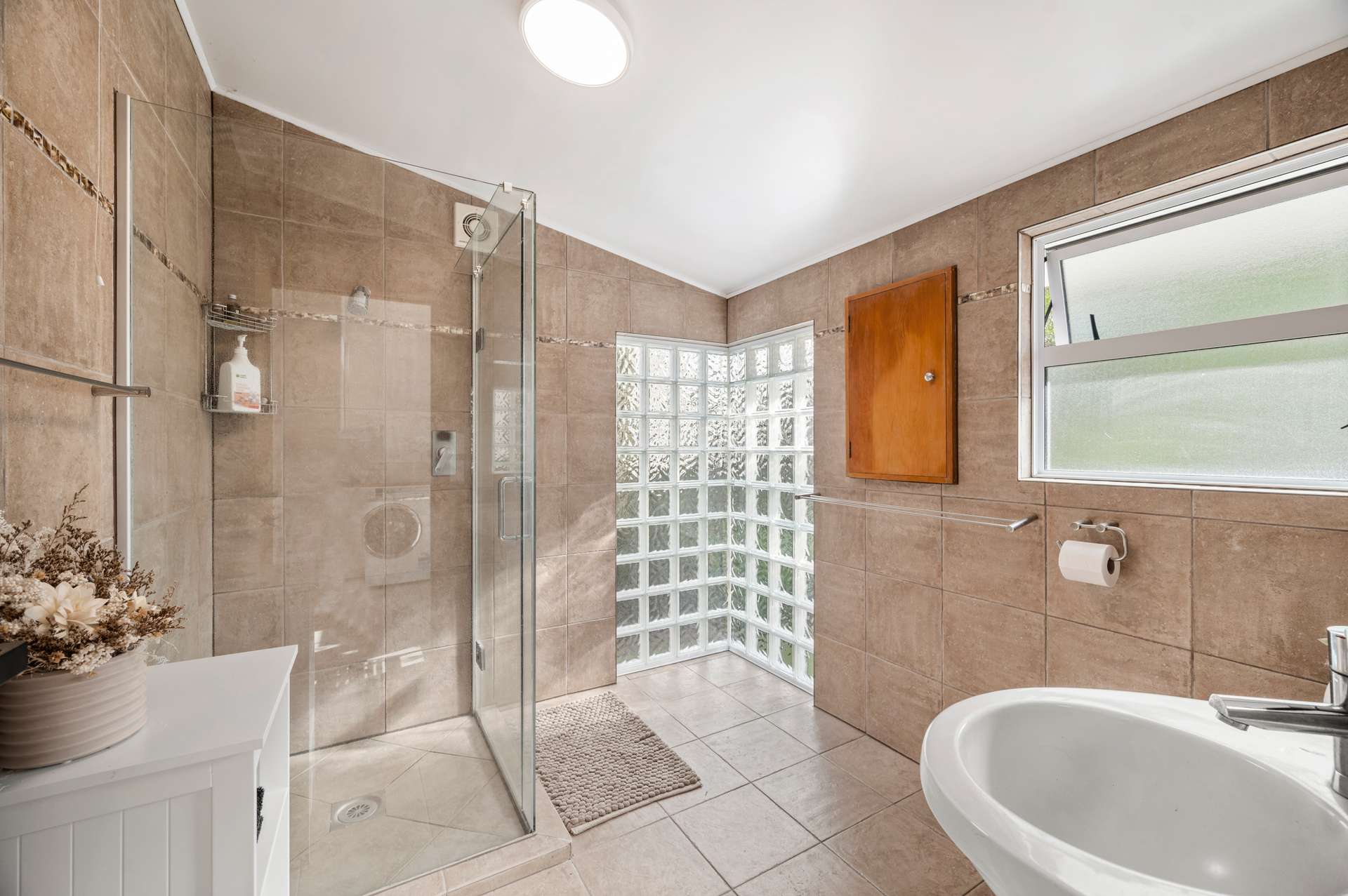 75 Mokoia Road photo 16