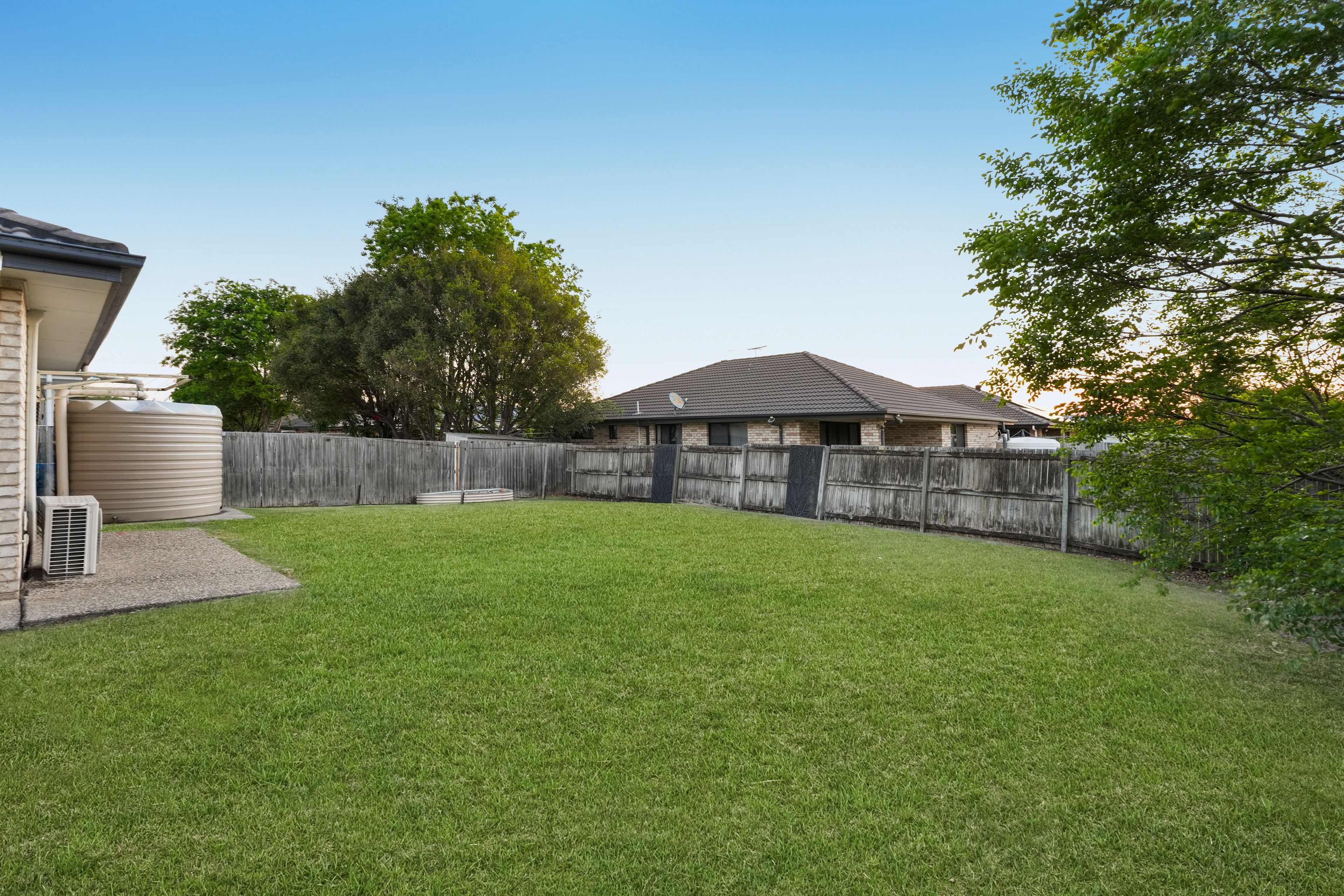 133 Raceview Street — photo 14 of 18