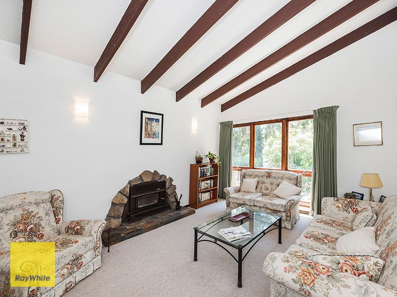 13 Barbigal Place, Lesmurdie, WA 6076