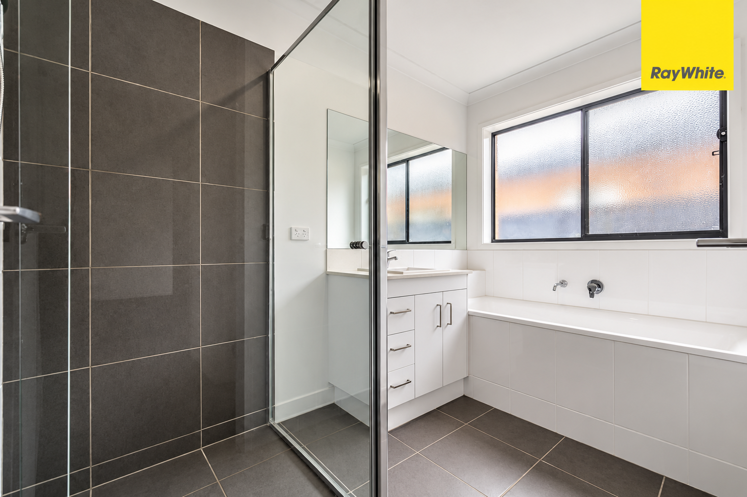 10 Avonmore Way, — photo 4 of 10