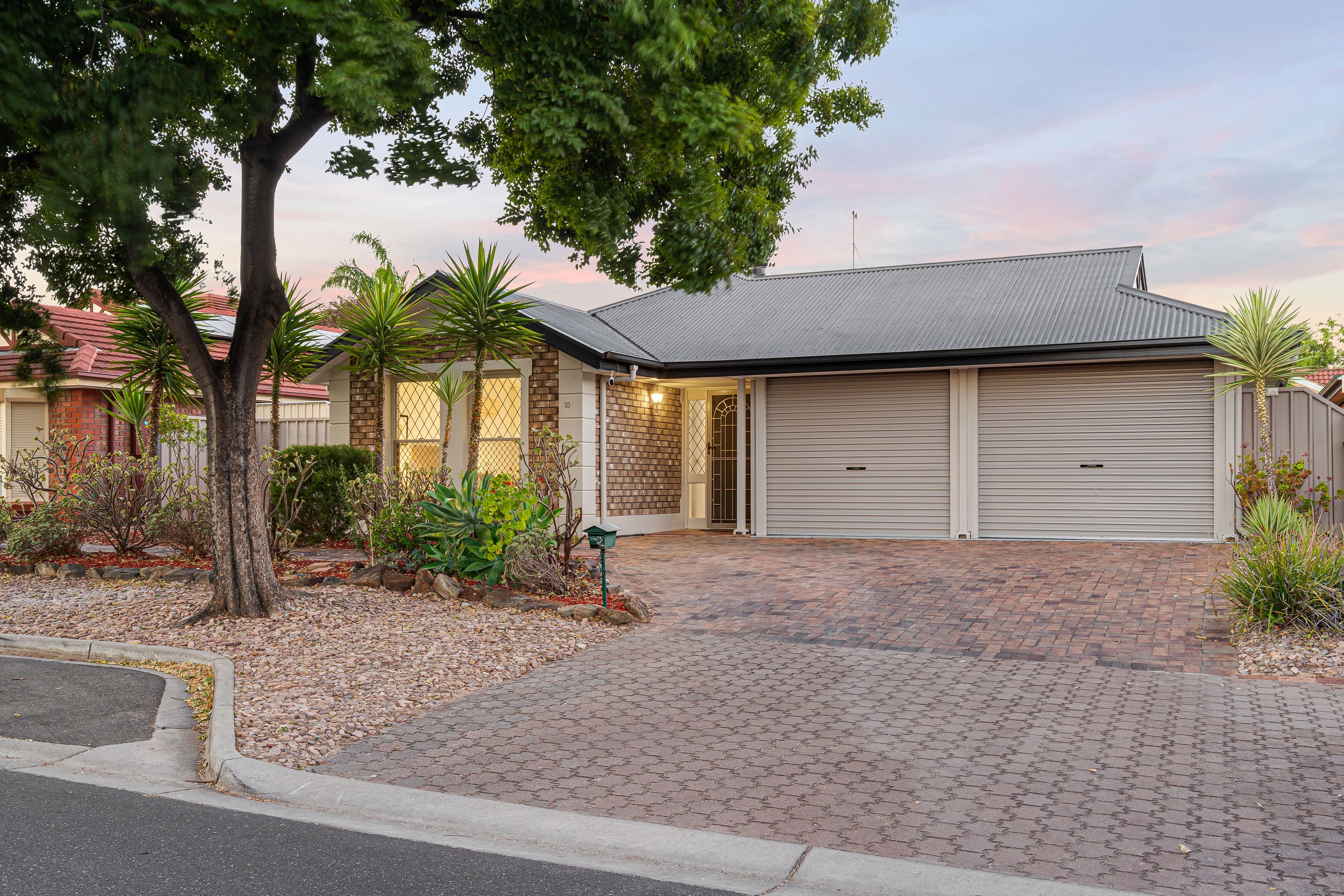 10 Hampton Drive, Oakden, SA 5086