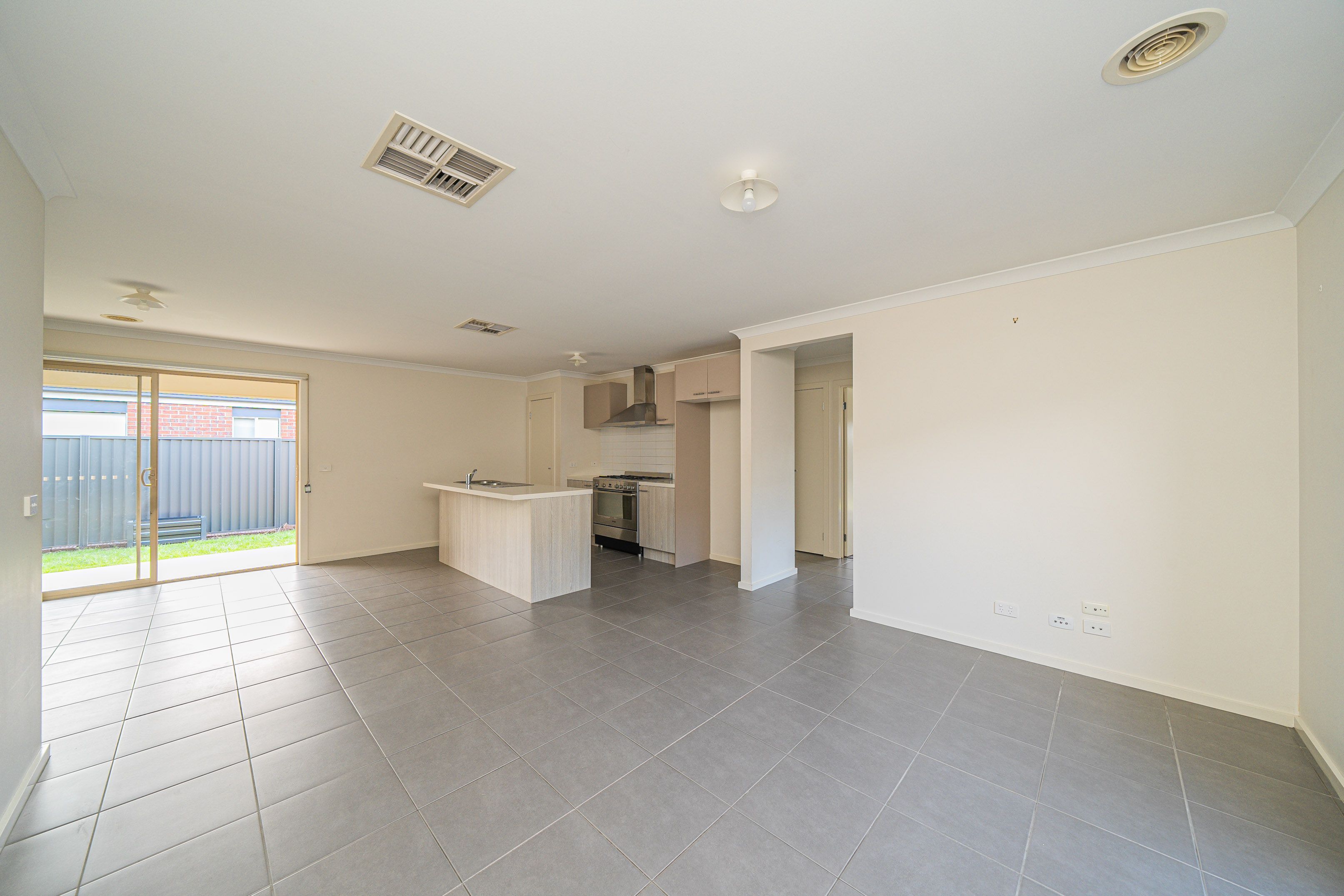 33 Morphetville Street, Clyde North, VIC 3978