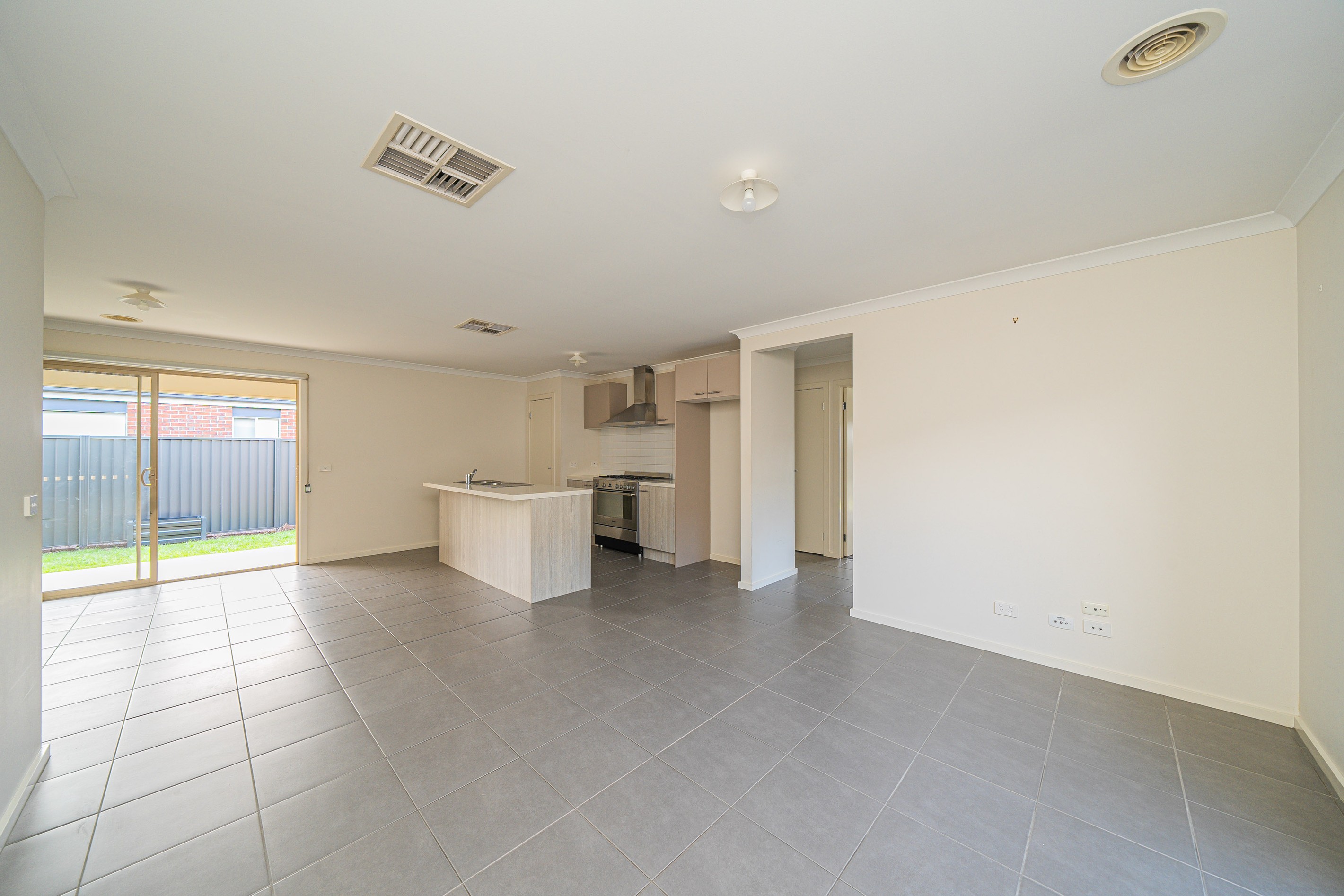 33 Morphetville Street, Clyde North, VIC 3978