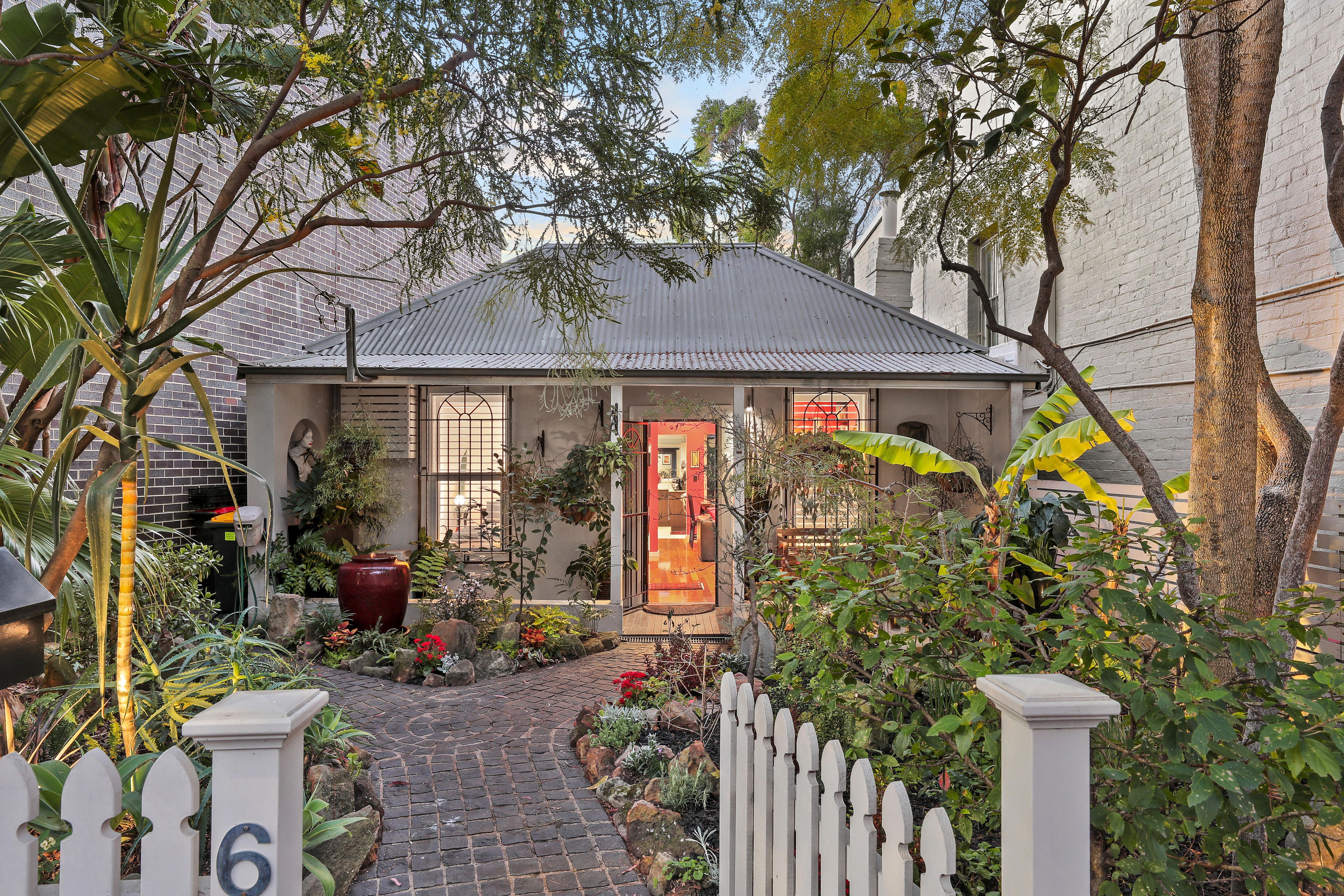 6 Knight Street