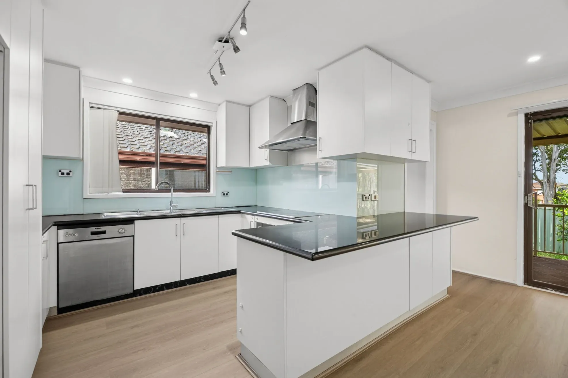 26 Lucinda Avenue — photo 4 of 9