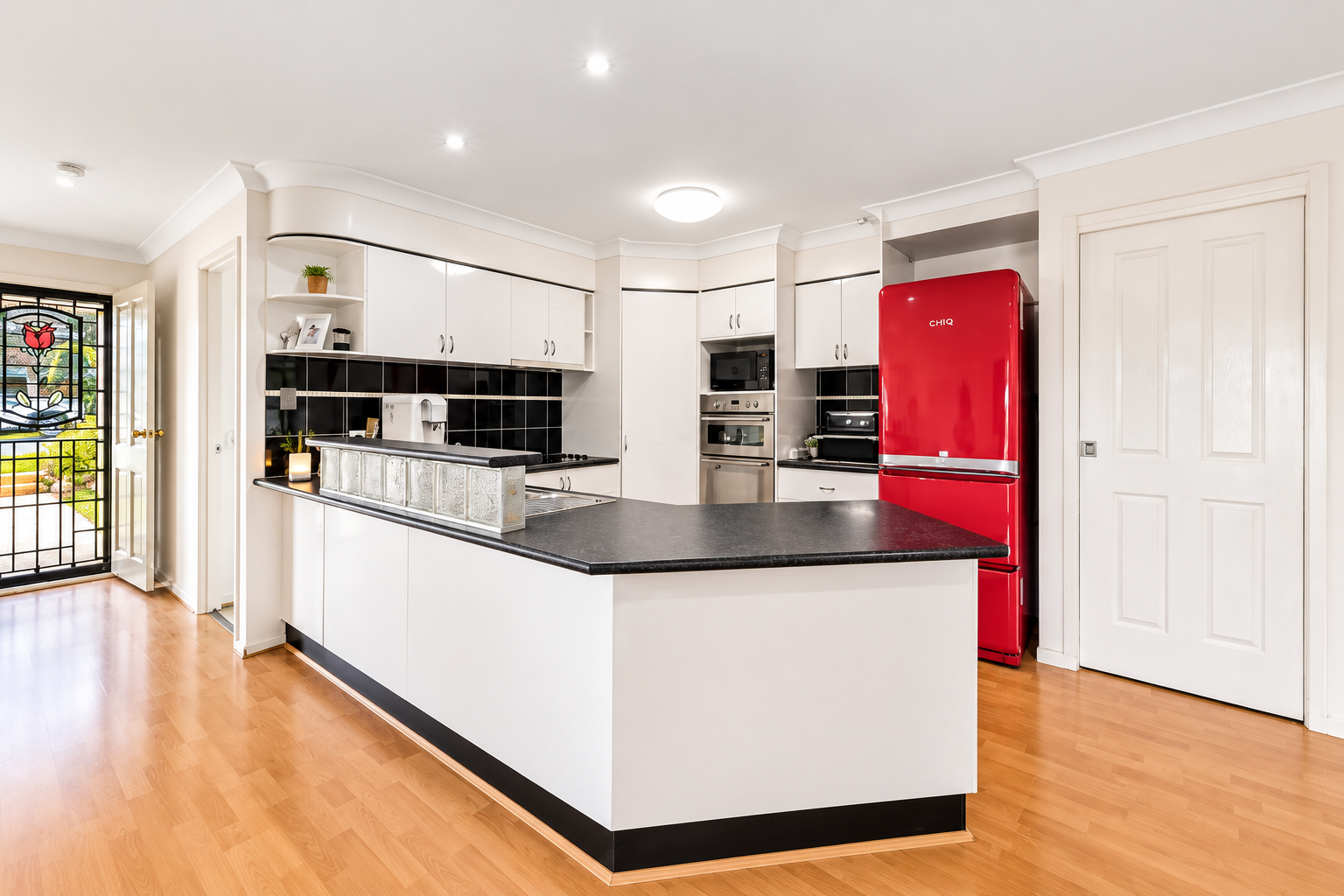 16 Voltaire Street — photo 4 of 15
